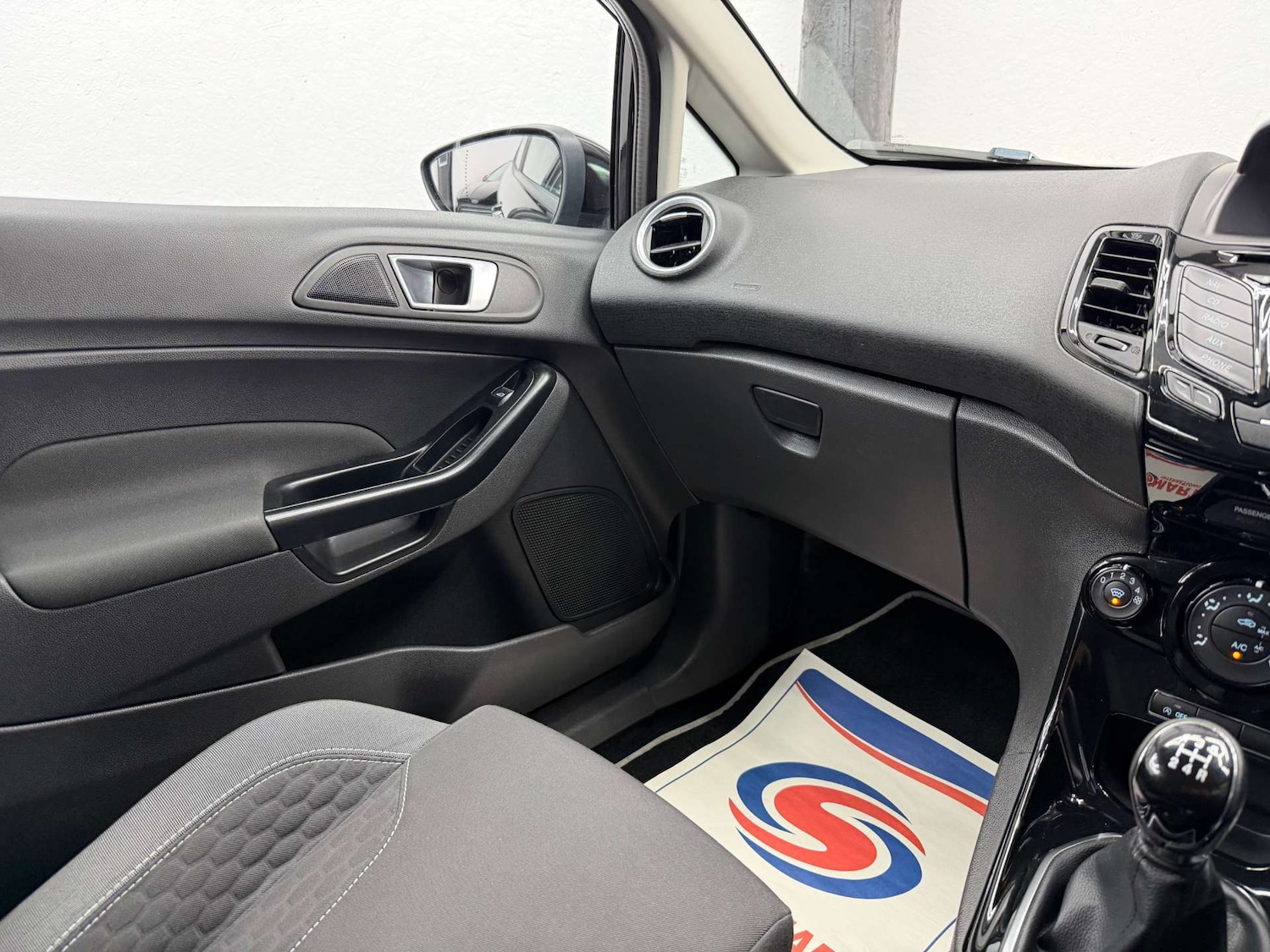 Used Ford Fiesta 2015 for sale - 77996960: Photo 30