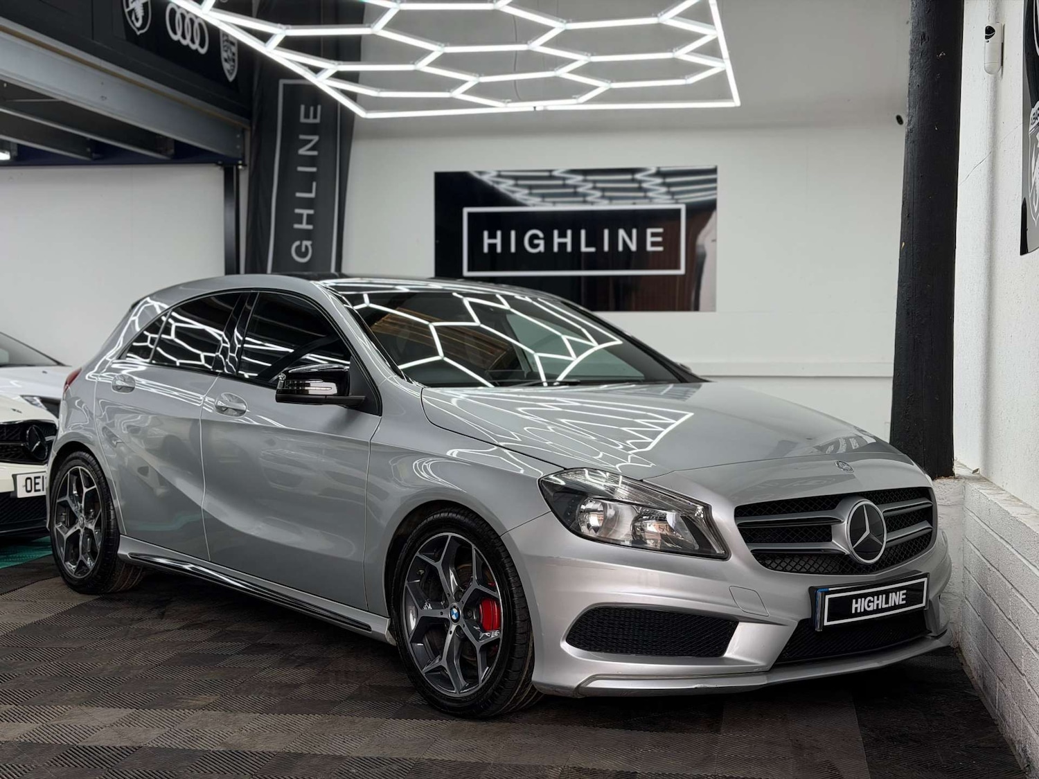 Used Mercedes-Benz A-Class 2014 for sale - 77801998: Photo 2