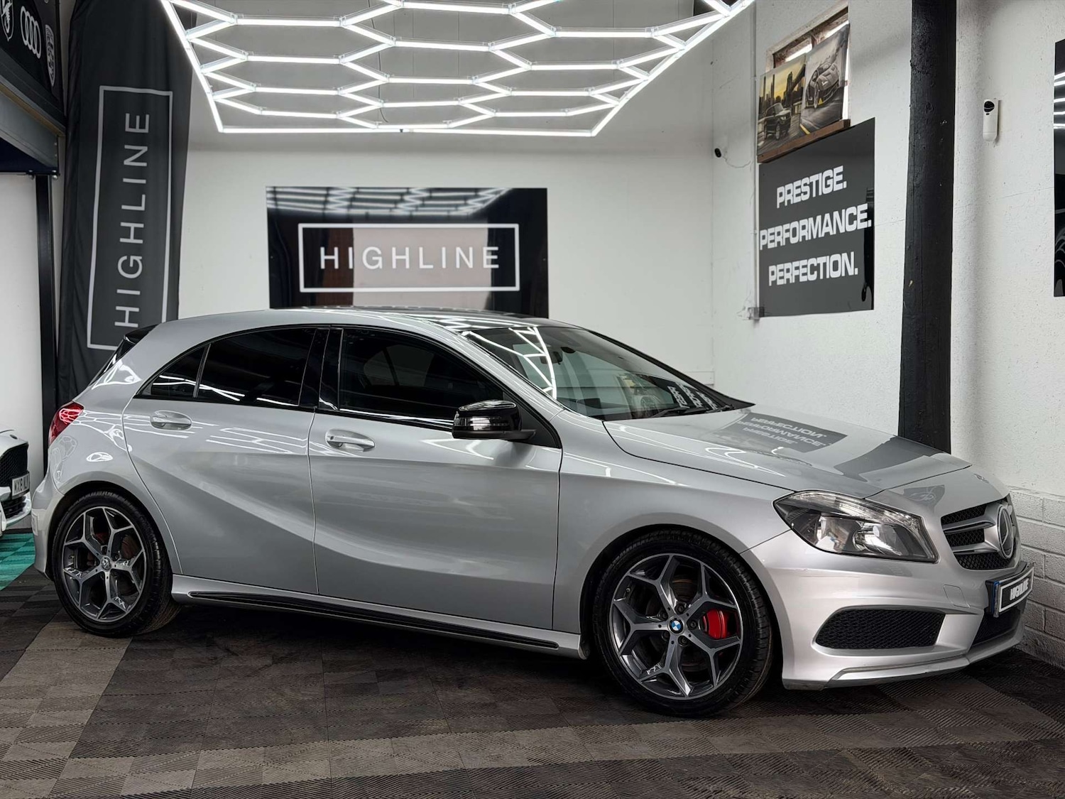 Used Mercedes-Benz A-Class 2014 for sale - 77801998: Photo 4