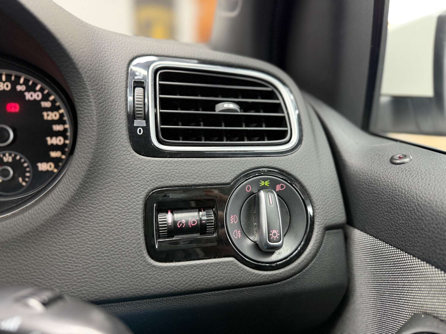 Used Volkswagen Polo 2011 for sale - 77911308: Photo 19