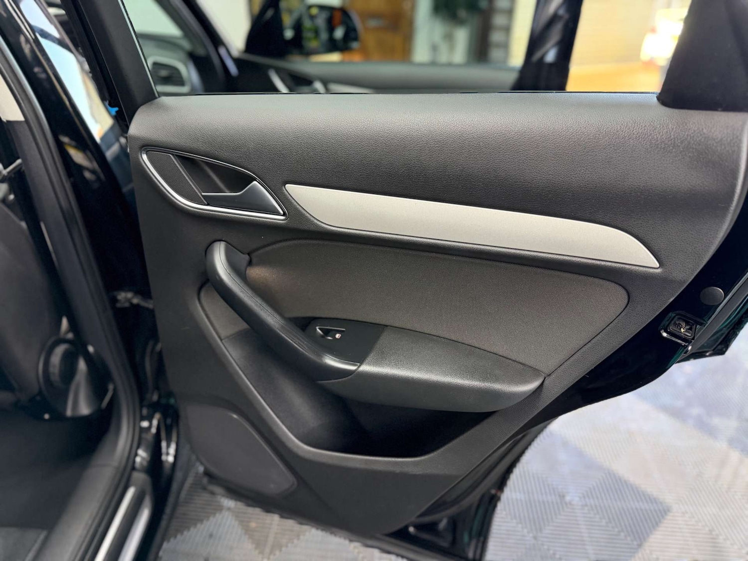 Used Audi Q3 2014 for sale - 77664892: Photo 42