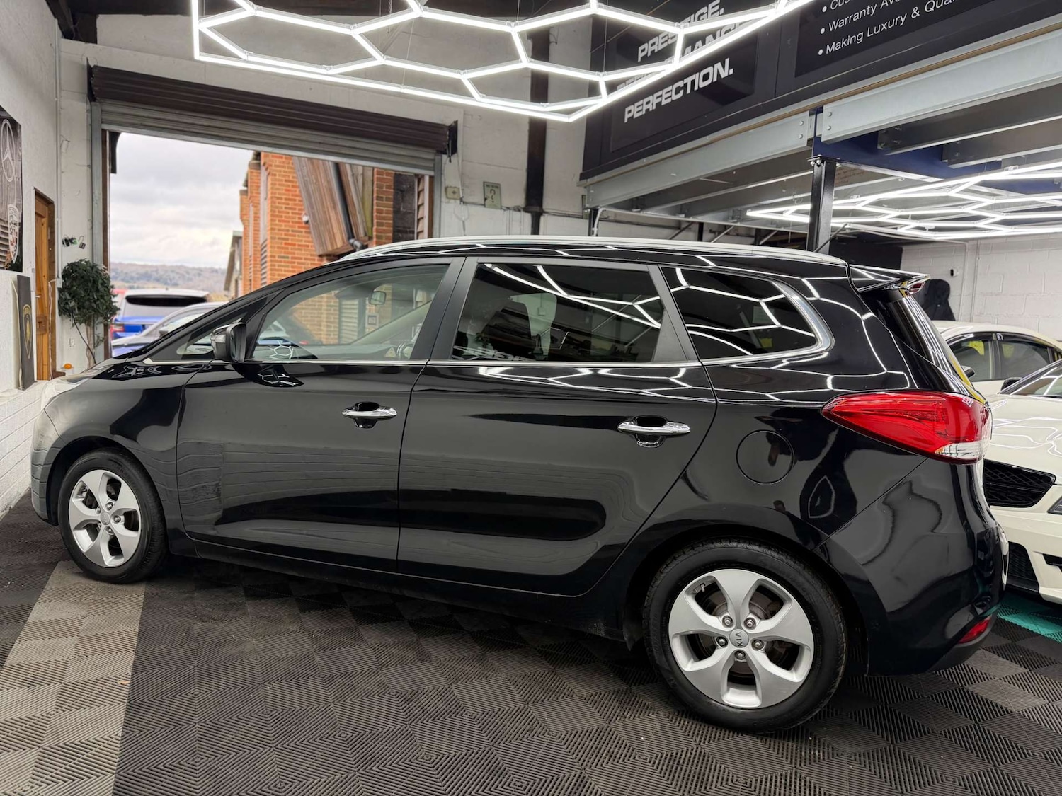 Used Kia Carens 2015 for sale - 77847591: Photo 11