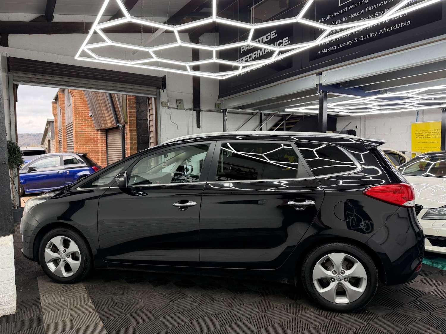 Used Kia Carens 2015 for sale - 77847591: Photo 12