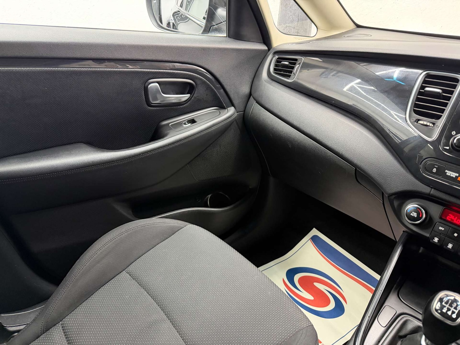 Used Kia Carens 2015 for sale - 77847591: Photo 30