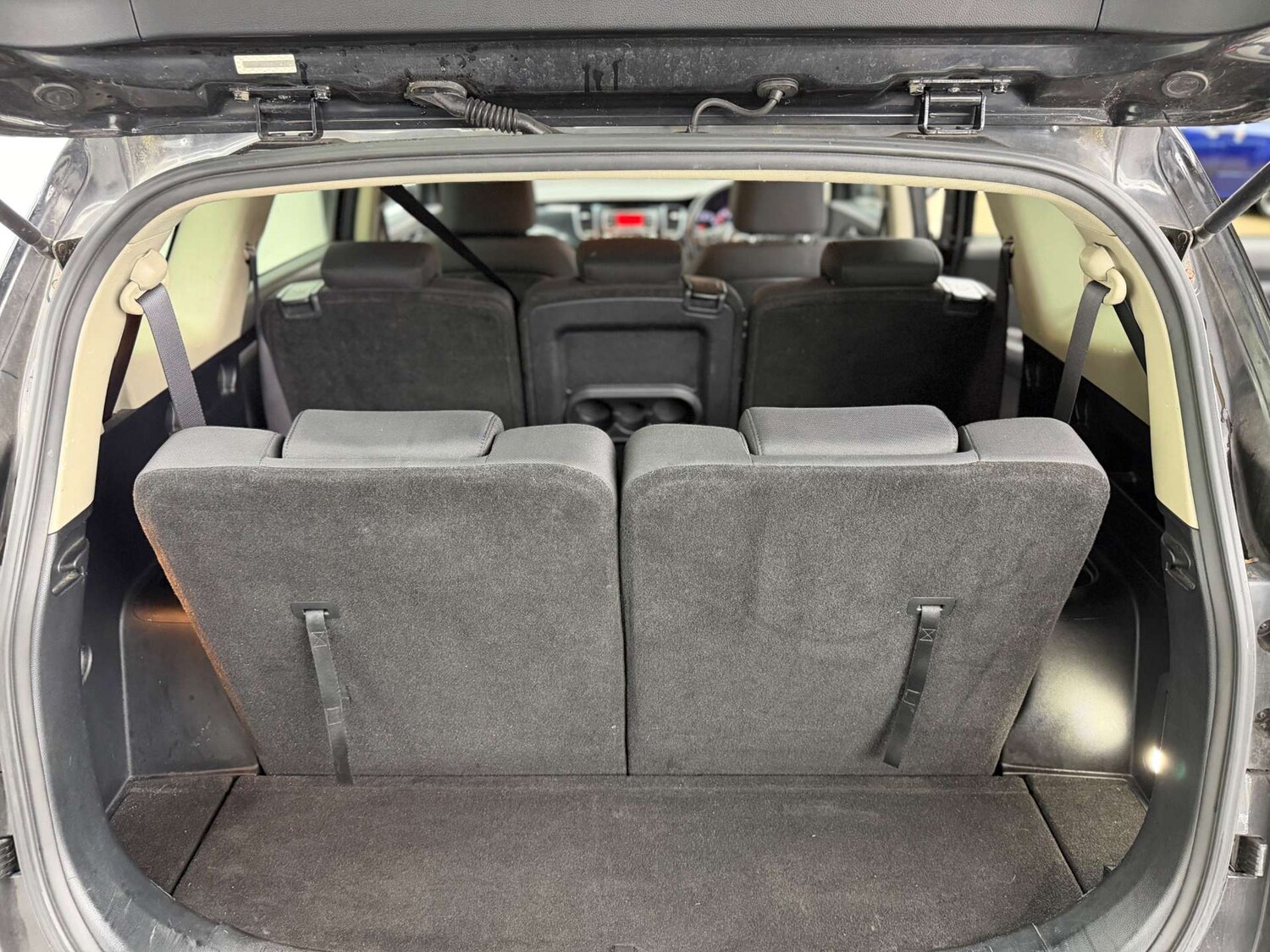 Used Kia Carens 2015 for sale - 77847591: Photo 38