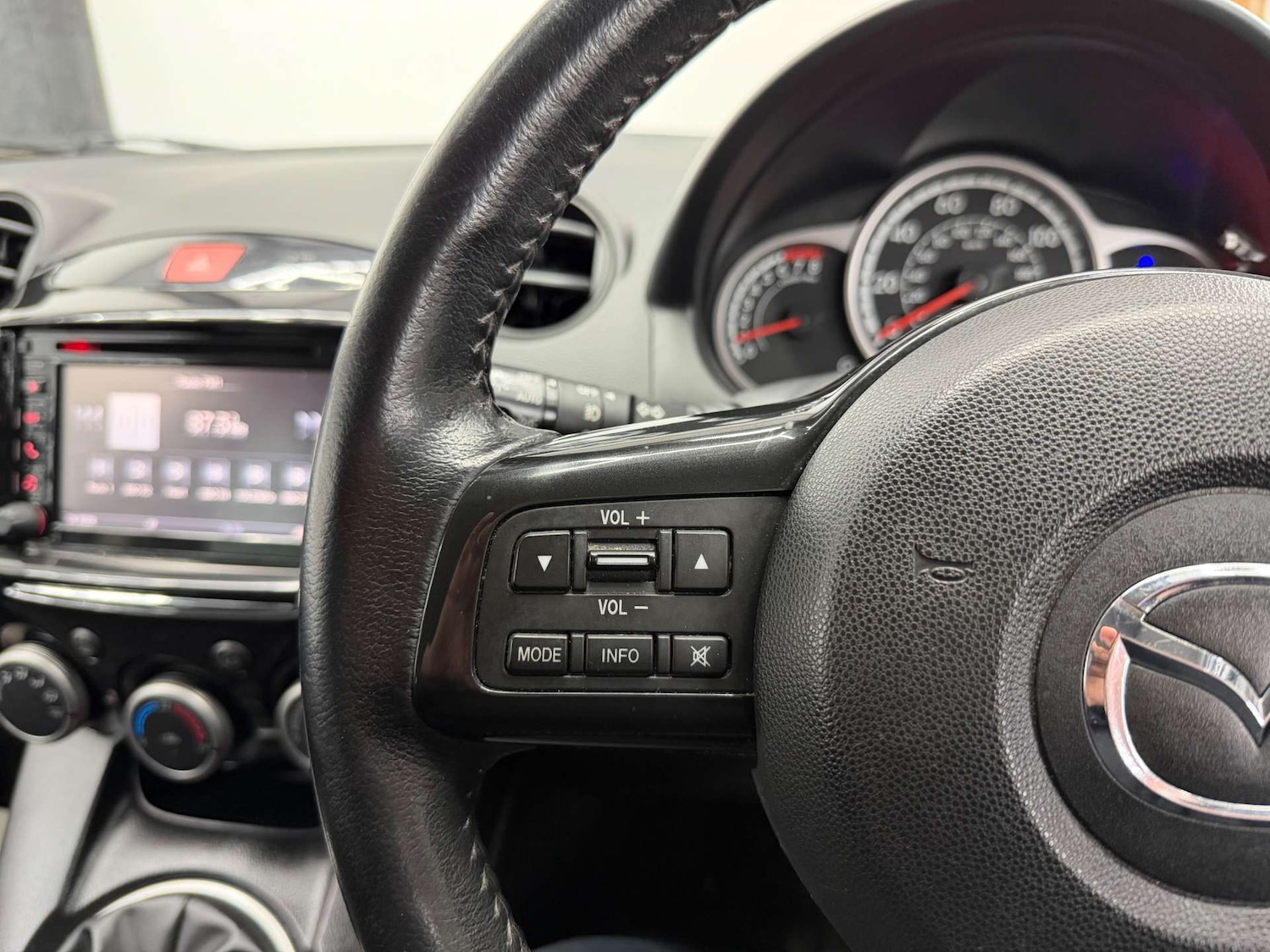 Used Mazda Mazda2 2014 for sale - 77847575: Photo 17