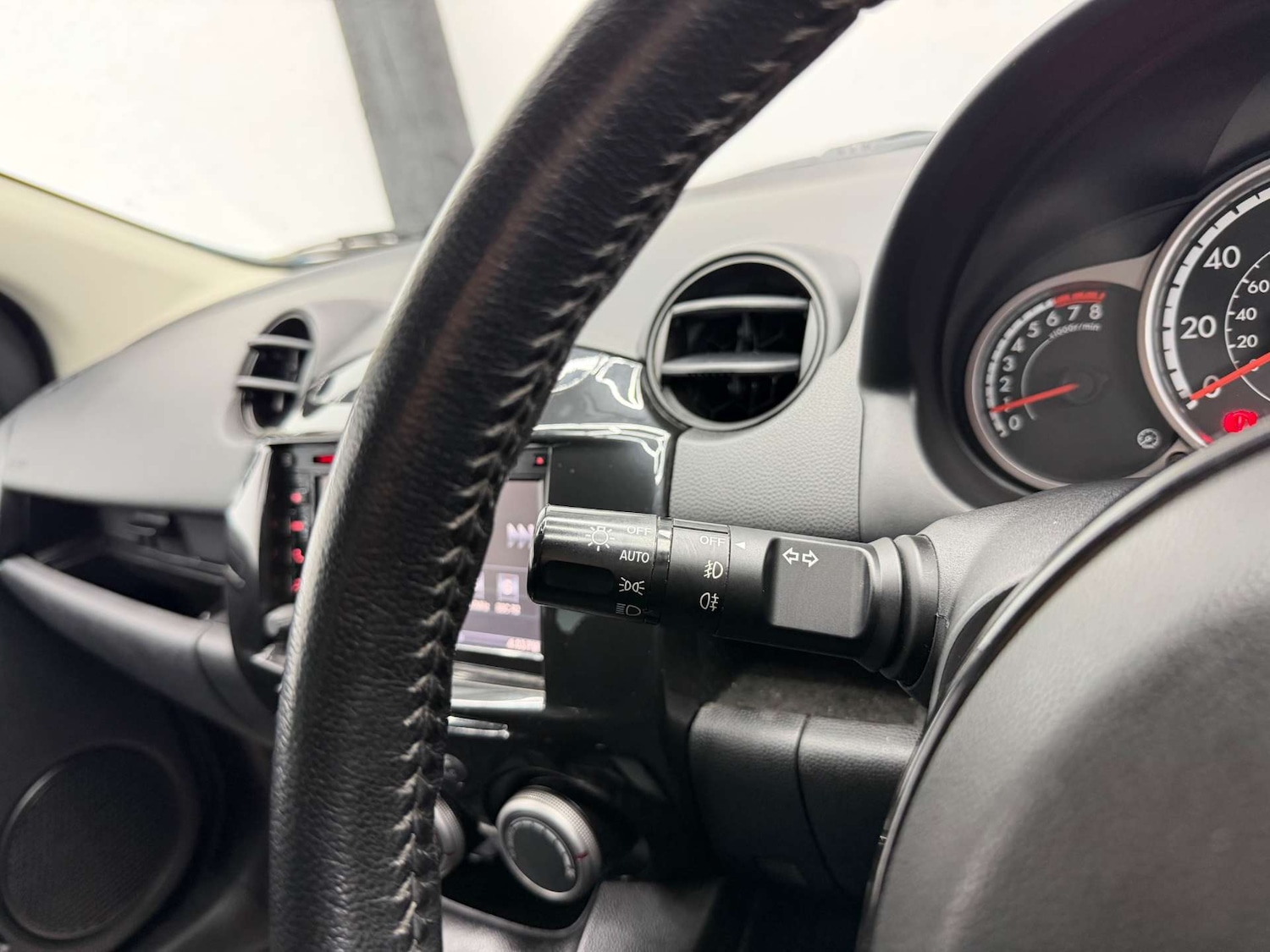 Used Mazda Mazda2 2014 for sale - 77847575: Photo 18