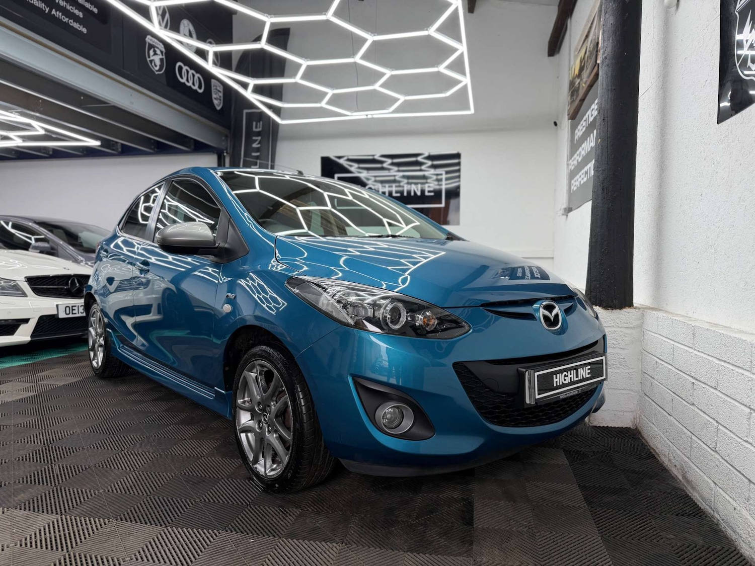 Used Mazda Mazda2 2014 for sale - 77847575: Photo 3