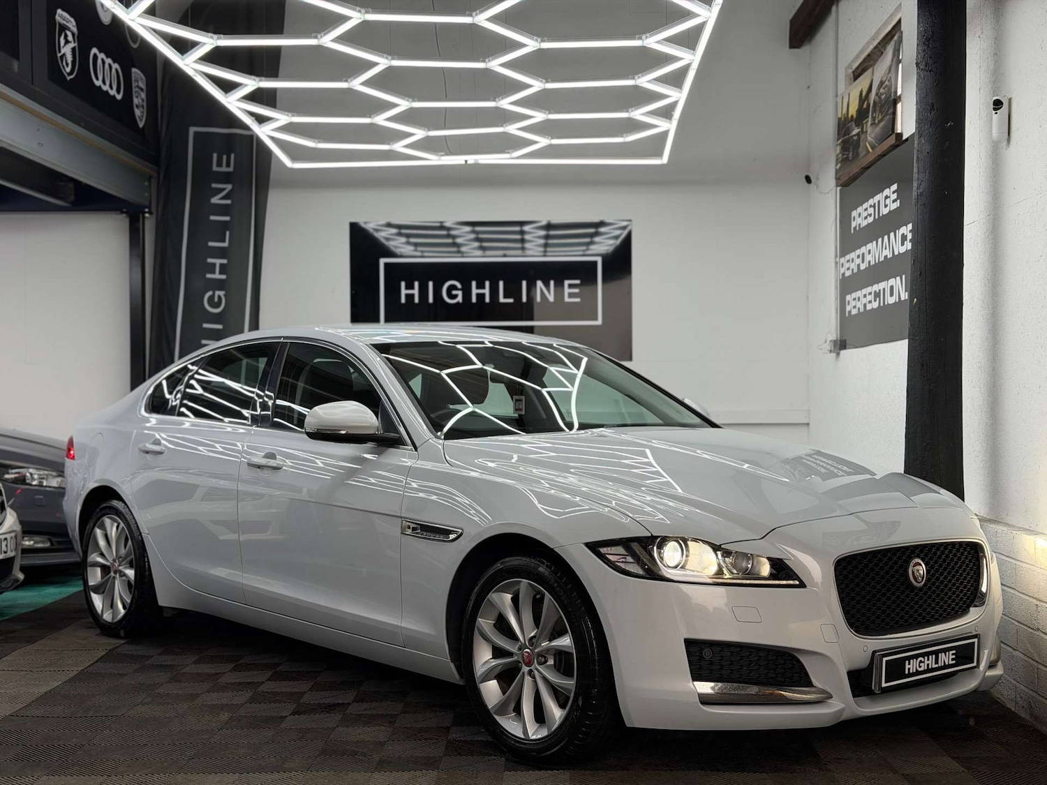 Used Jaguar XF 2017 for sale - 77801999: Photo 1