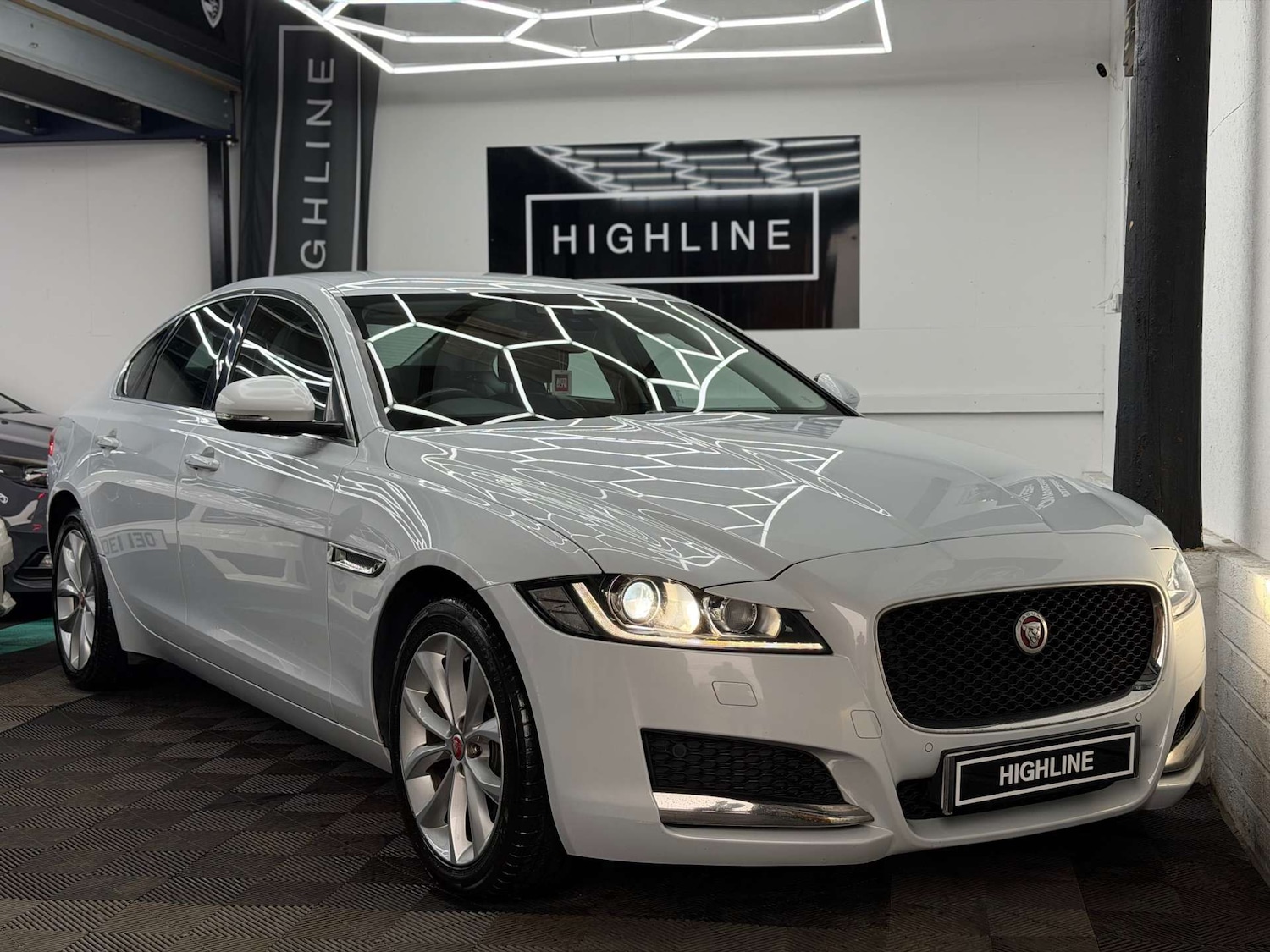 Used Jaguar XF 2017 for sale - 77801999: Photo 2