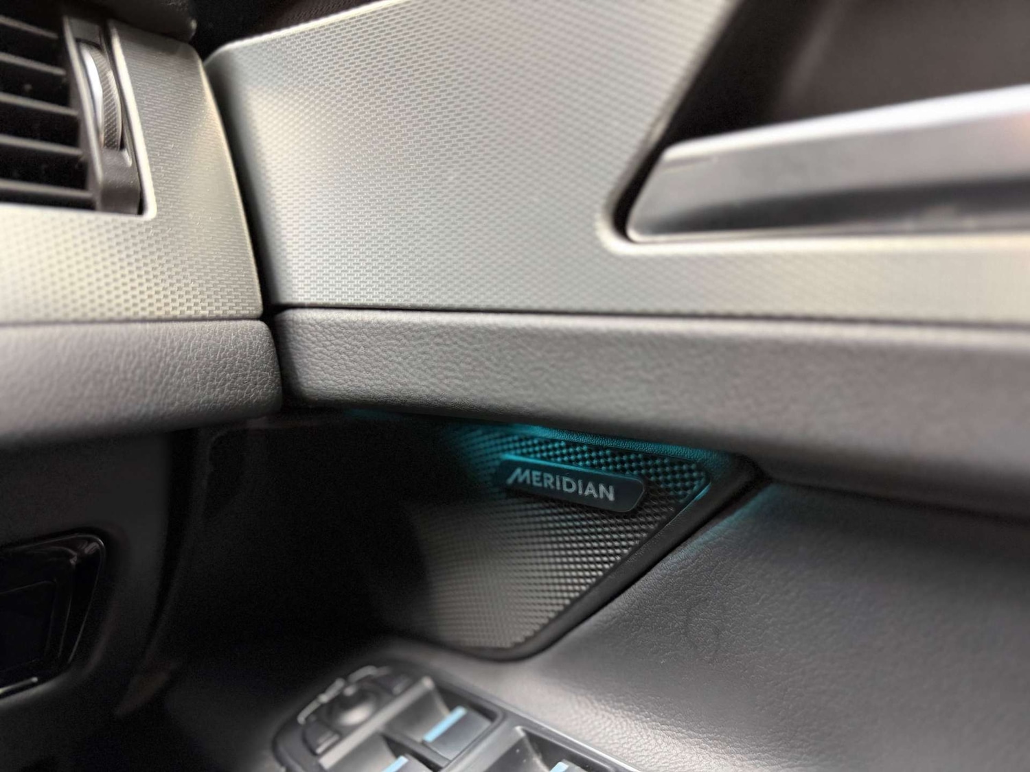 Used Jaguar XF 2017 for sale - 77801999: Photo 24