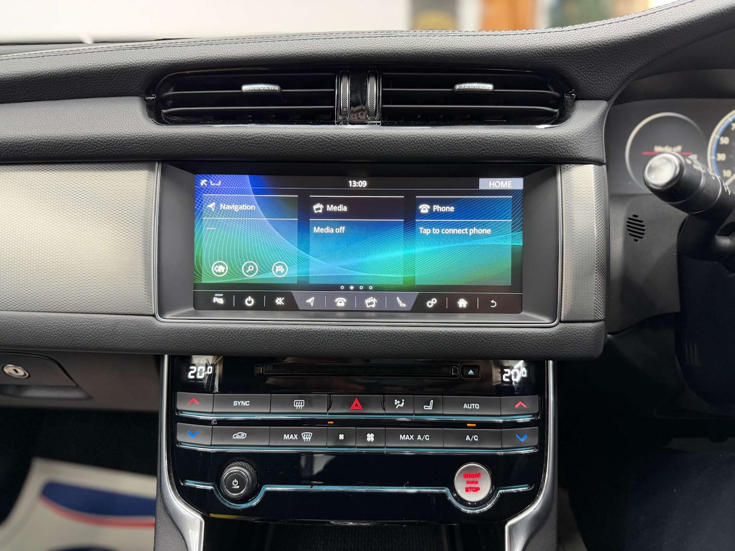 Used Jaguar XF 2017 for sale - 77801999: Photo 25