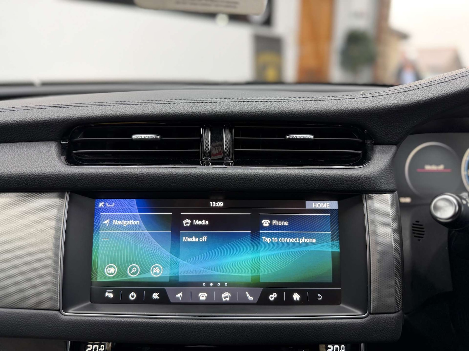 Used Jaguar XF 2017 for sale - 77801999: Photo 27