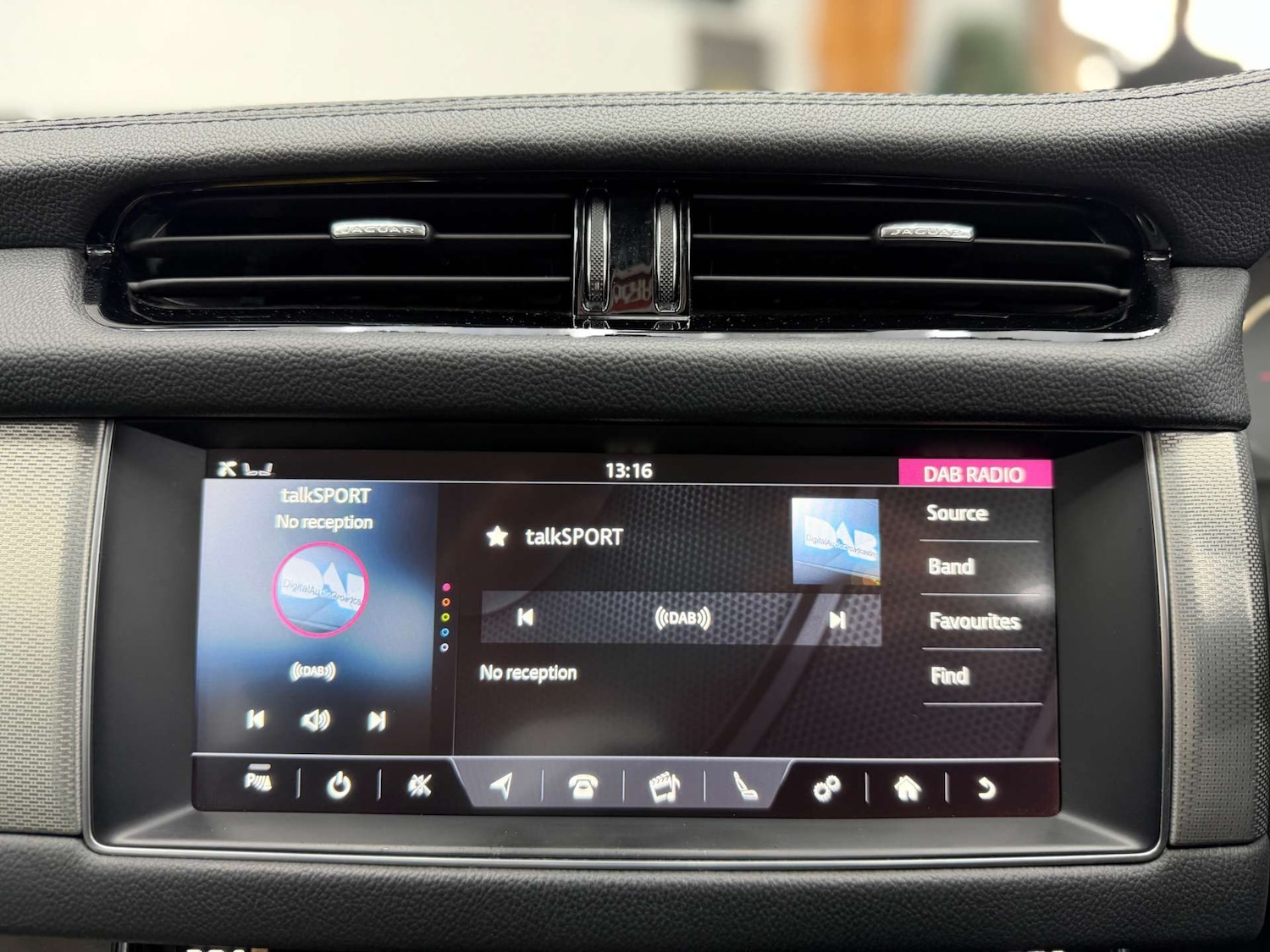 Used Jaguar XF 2017 for sale - 77801999: Photo 28