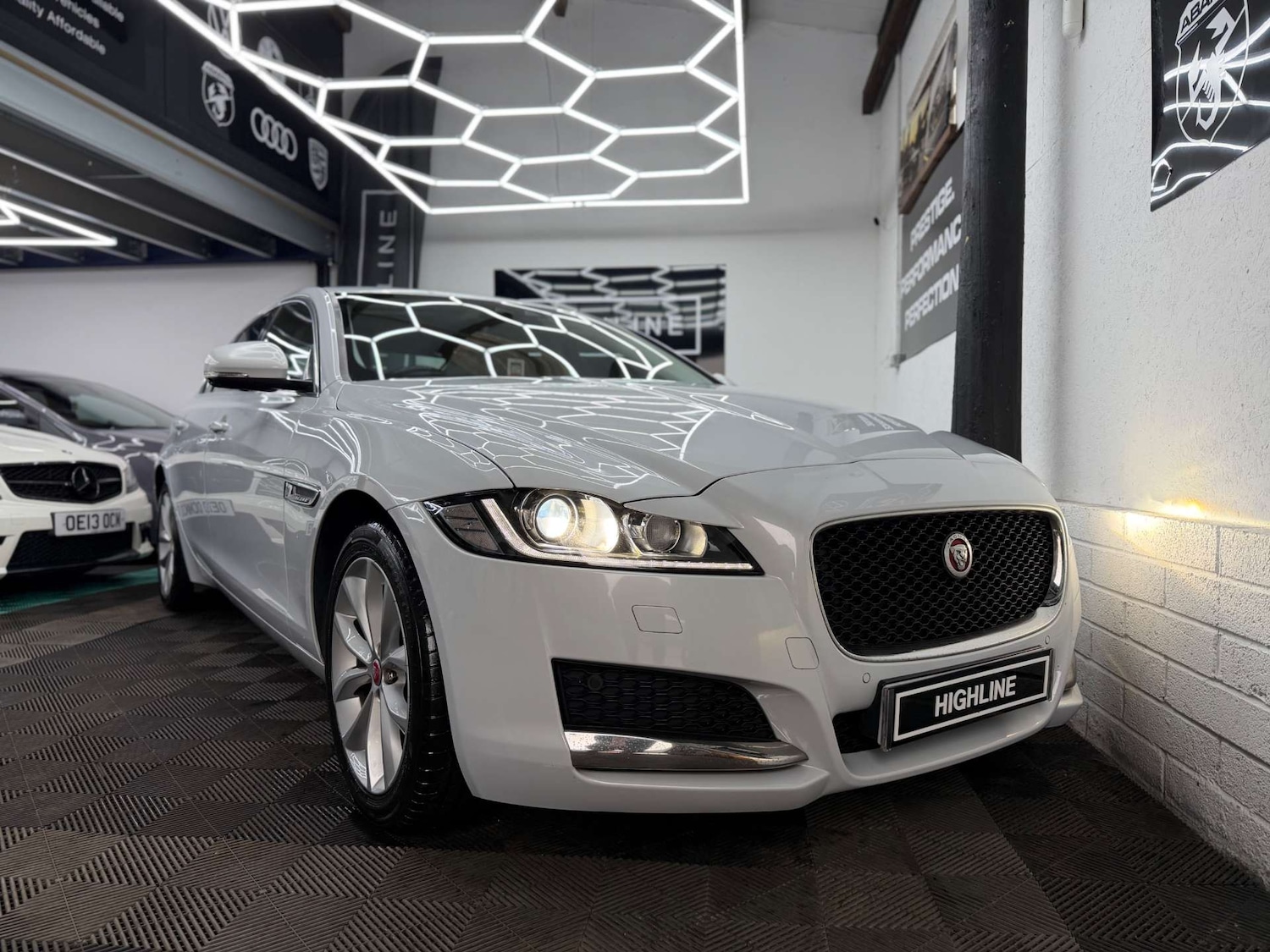 Used Jaguar XF 2017 for sale - 77801999: Photo 3