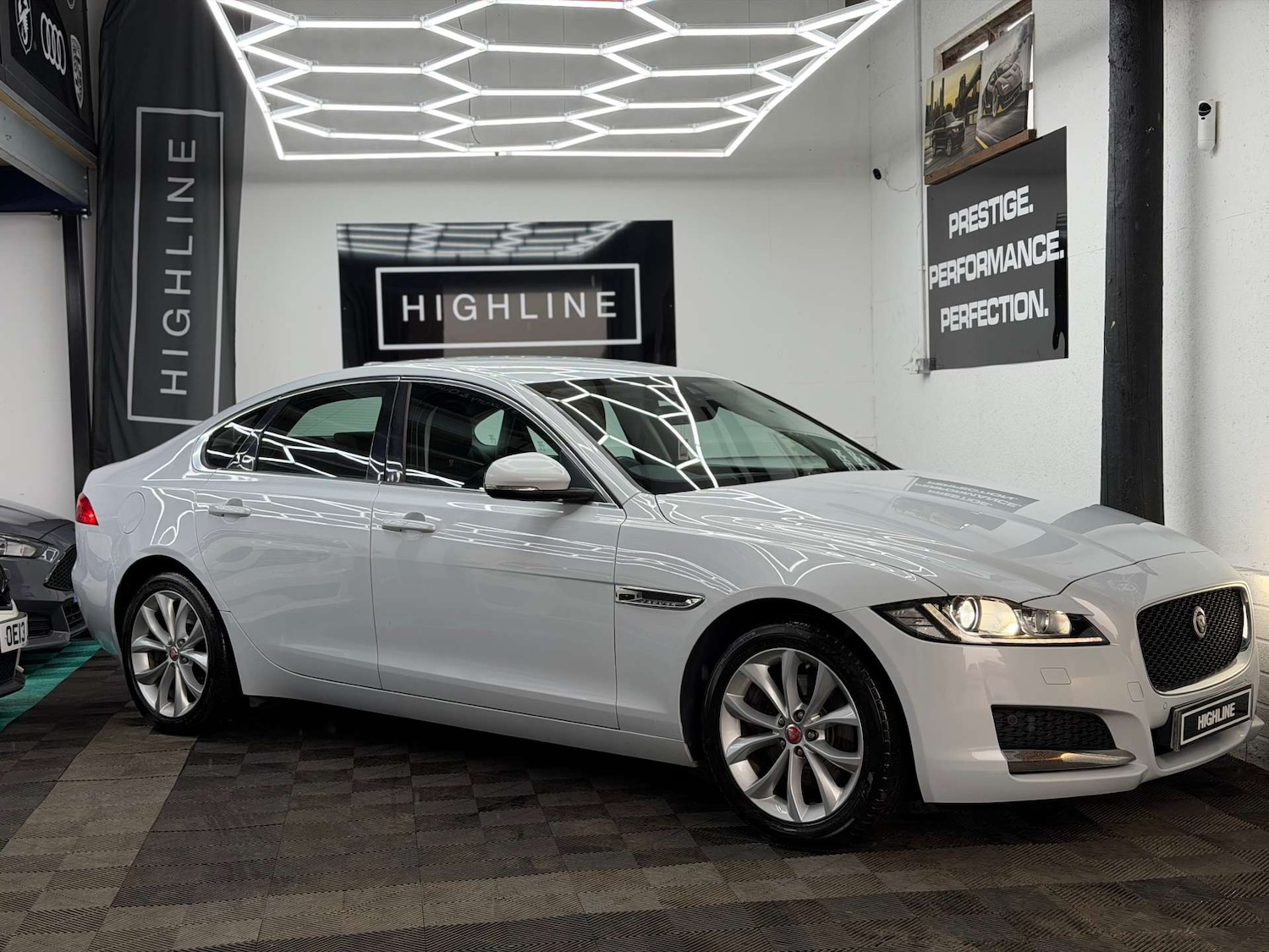 Used Jaguar XF 2017 for sale - 77801999: Photo 4