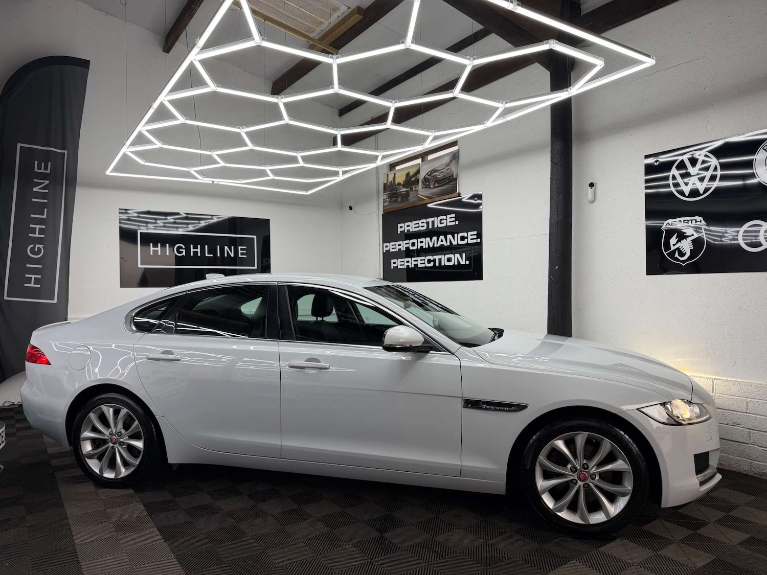 Used Jaguar XF 2017 for sale - 77801999: Photo 5