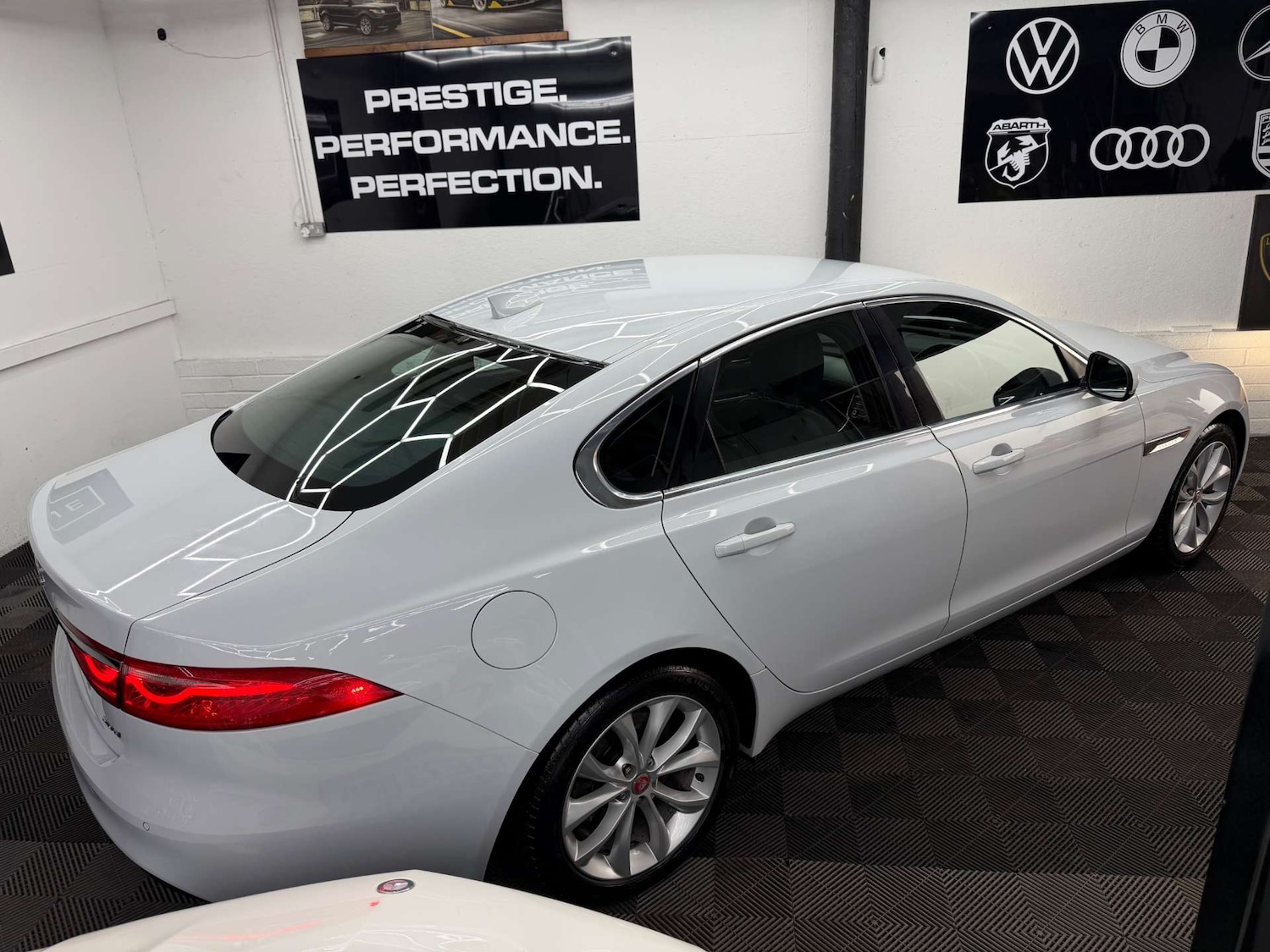 Used Jaguar XF 2017 for sale - 77801999: Photo 7