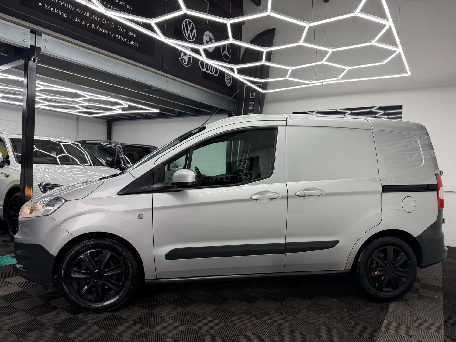 Used Ford Transit Courier 2015 for sale - 77400147: Photo 12