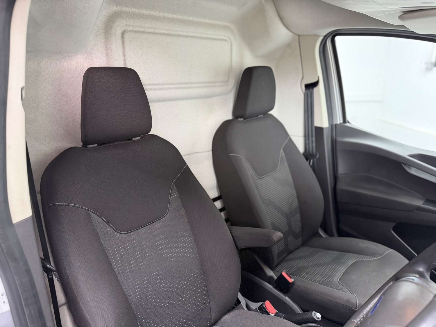 Used Ford Transit Courier 2015 for sale - 77400147: Photo 15