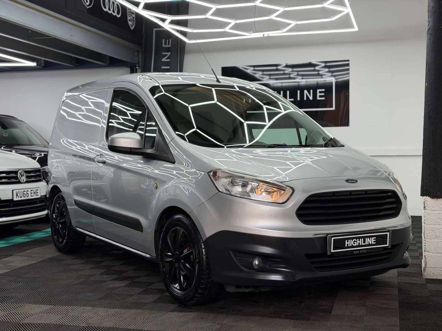 Used Ford Transit Courier 2015 for sale - 77400147: Photo 2