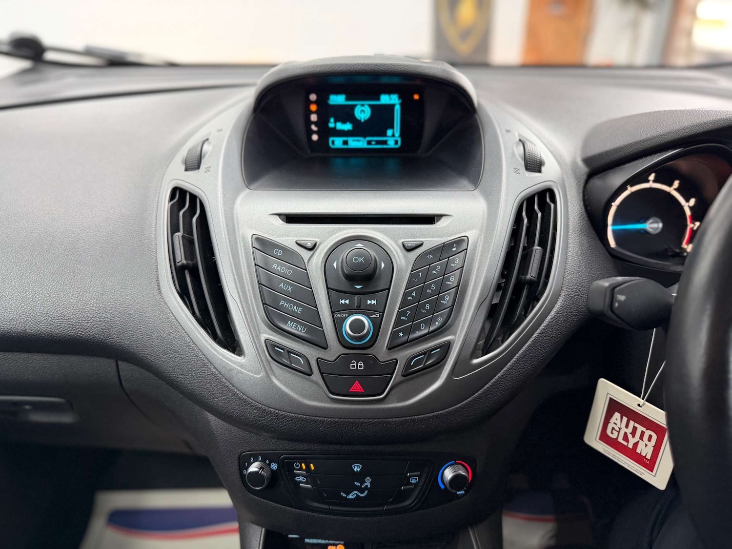 Used Ford Transit Courier 2015 for sale - 77400147: Photo 20