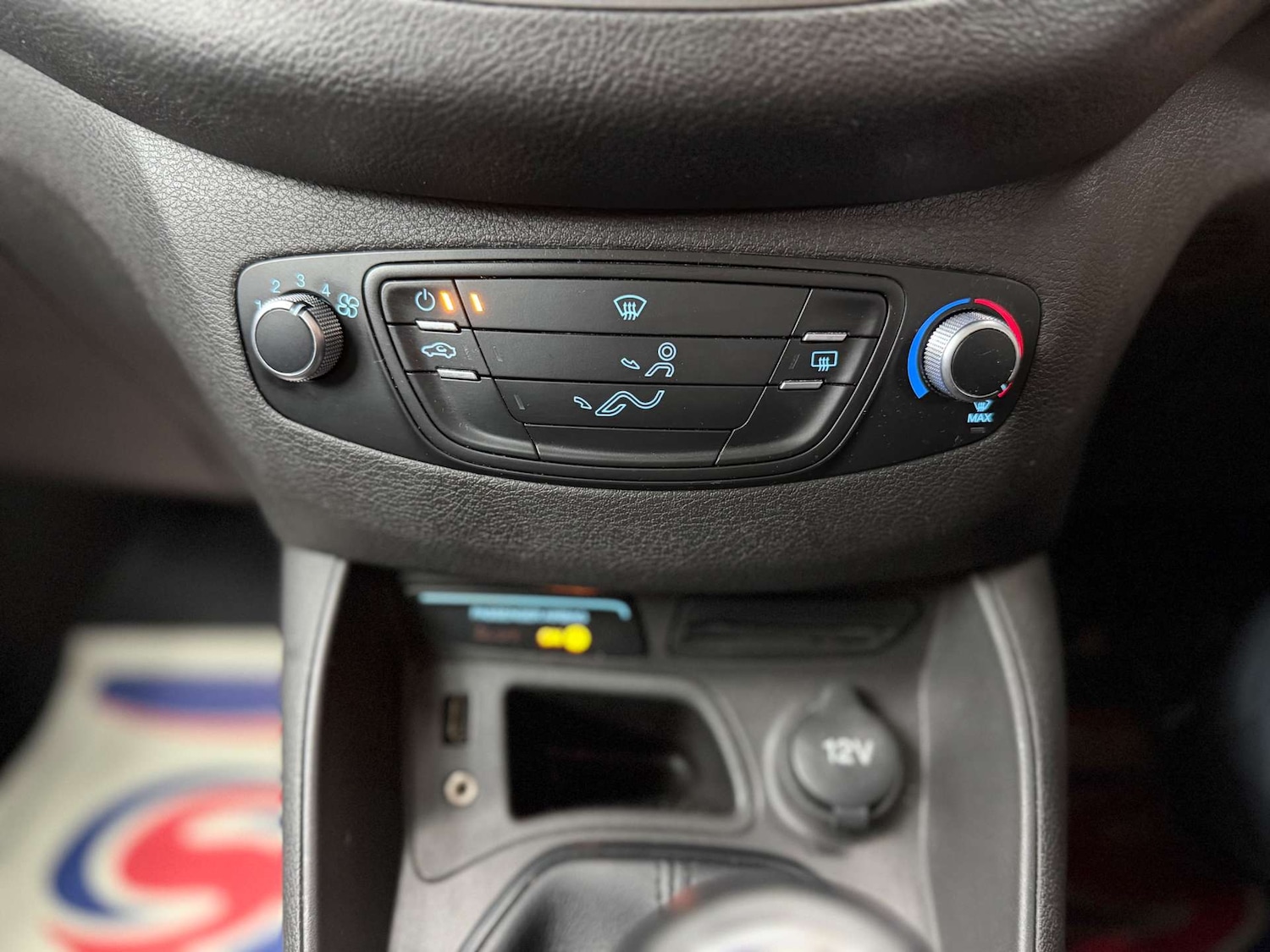 Used Ford Transit Courier 2015 for sale - 77400147: Photo 24