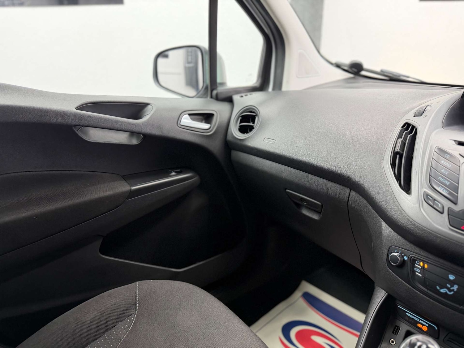 Used Ford Transit Courier 2015 for sale - 77400147: Photo 25