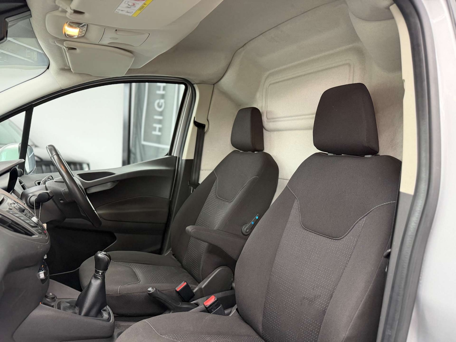 Used Ford Transit Courier 2015 for sale - 77400147: Photo 26