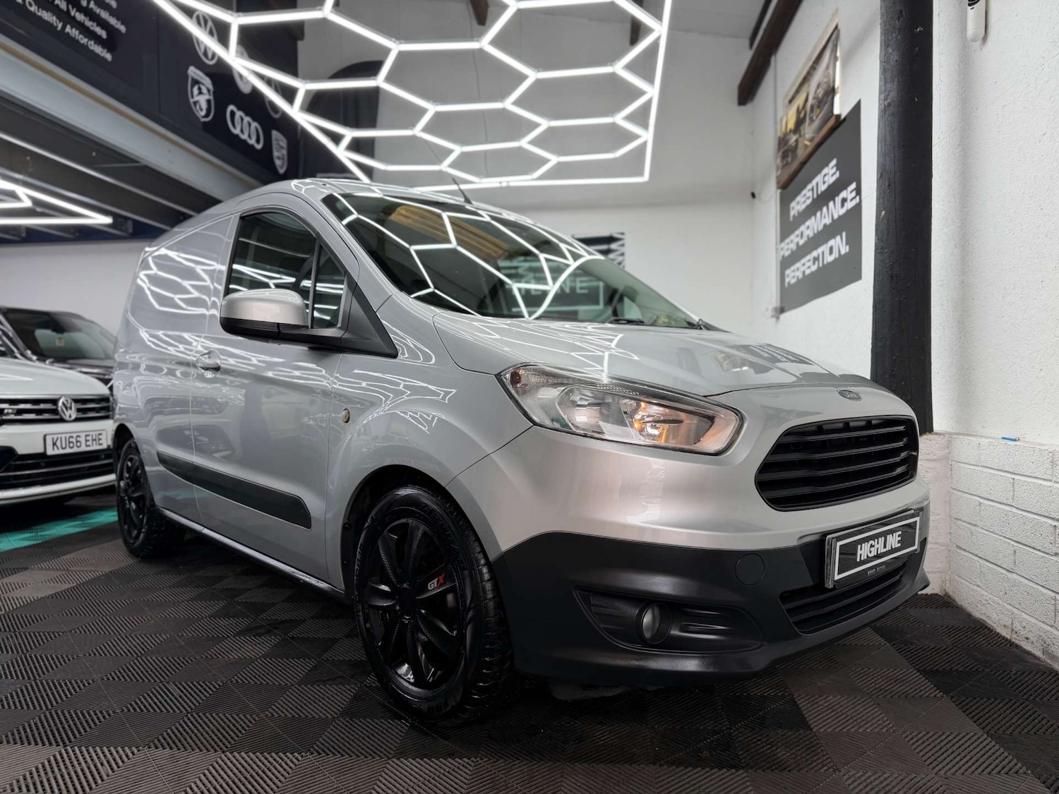 Used Ford Transit Courier 2015 for sale - 77400147: Photo 3