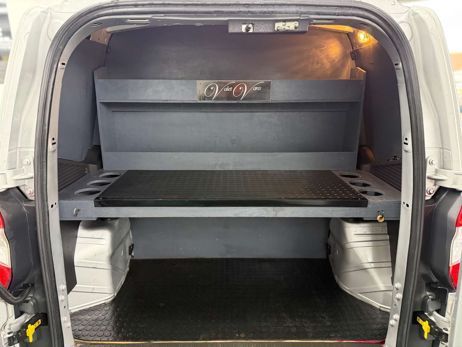 Used Ford Transit Courier 2015 for sale - 77400147: Photo 30