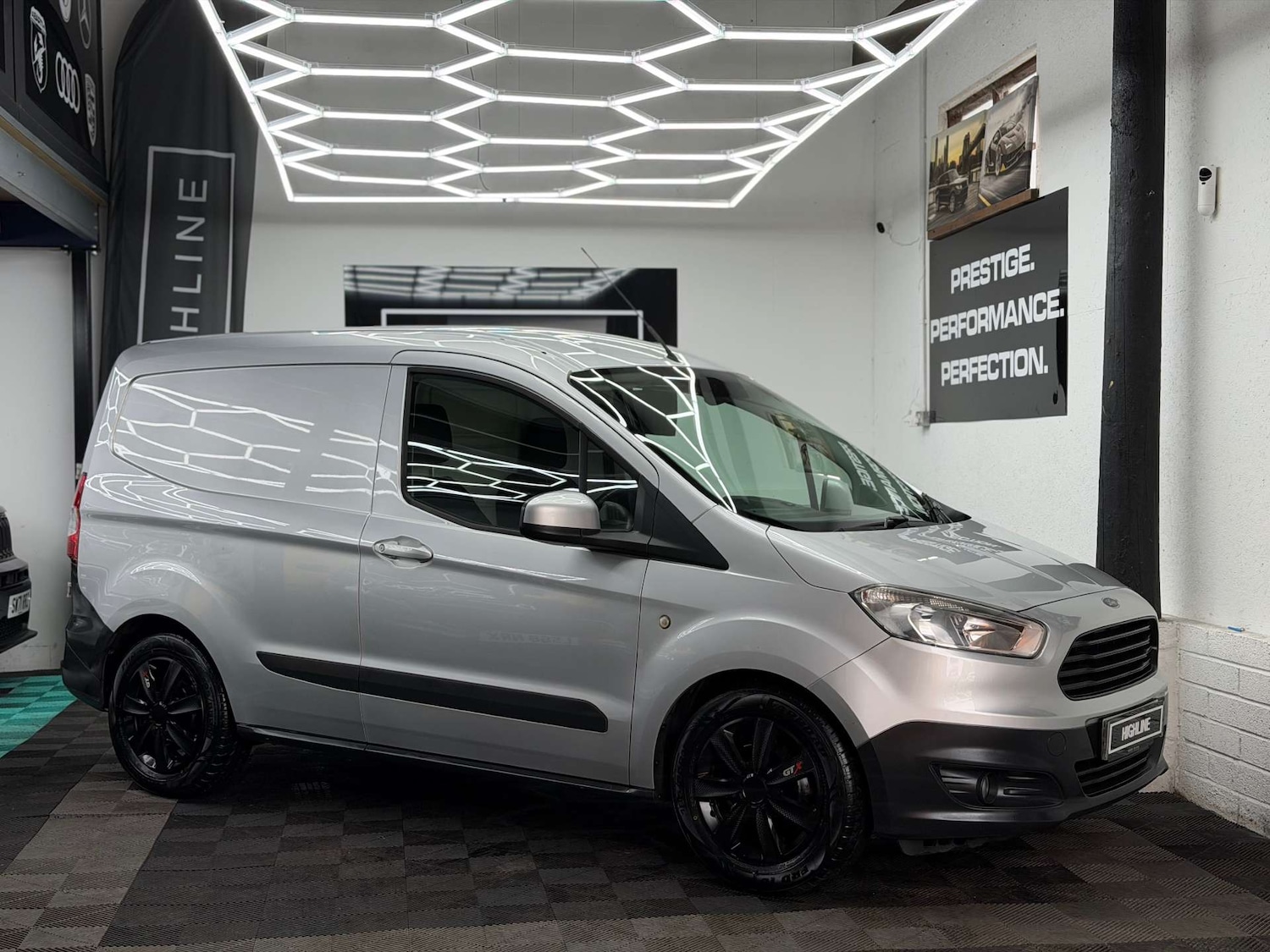 Used Ford Transit Courier 2015 for sale - 77400147: Photo 4