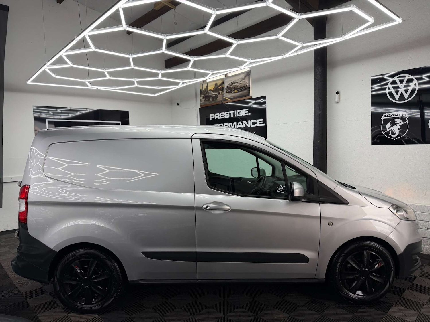 Used Ford Transit Courier 2015 for sale - 77400147: Photo 5