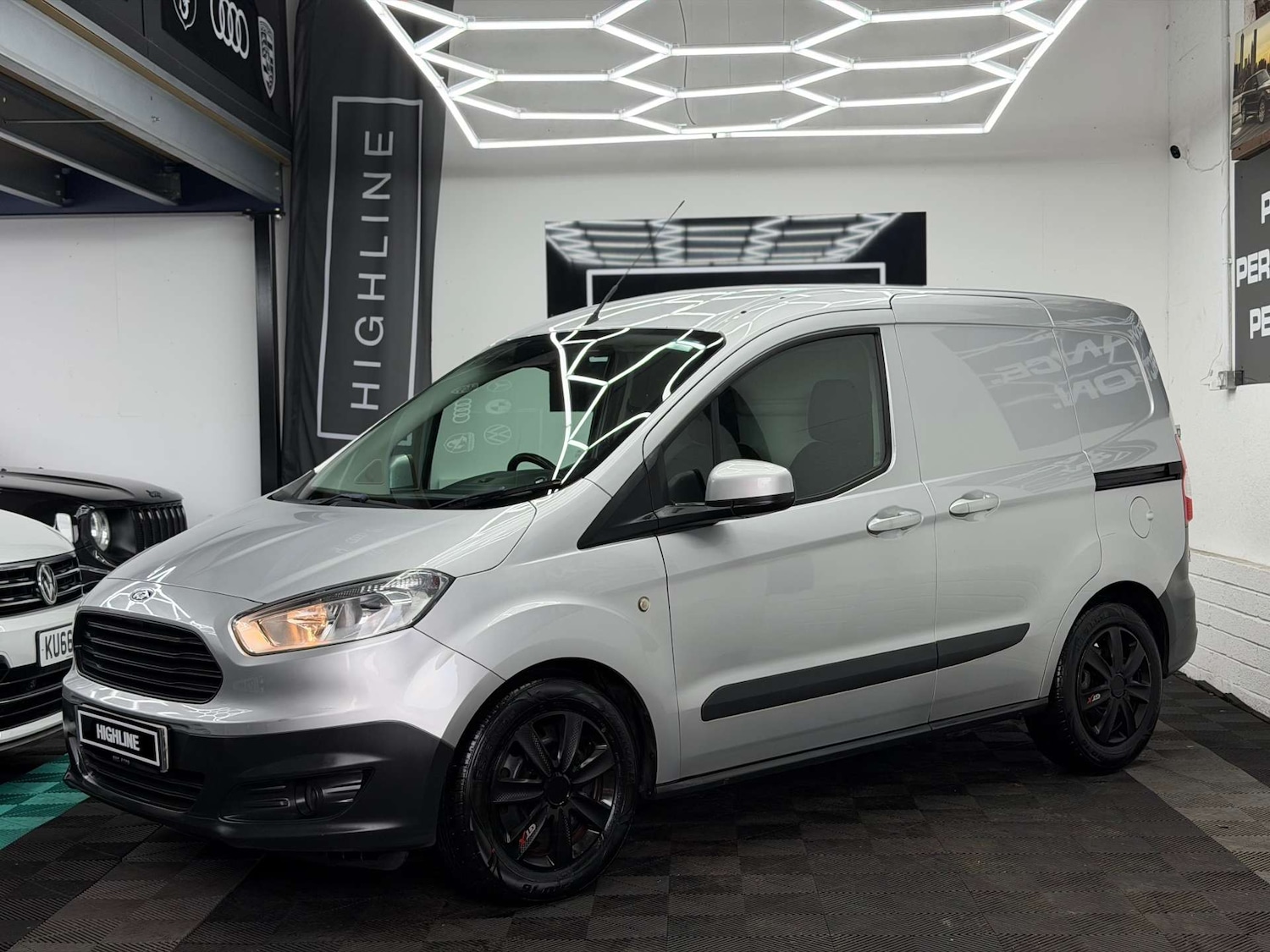 Used Ford Transit Courier 2015 for sale - 77400147: Photo 8