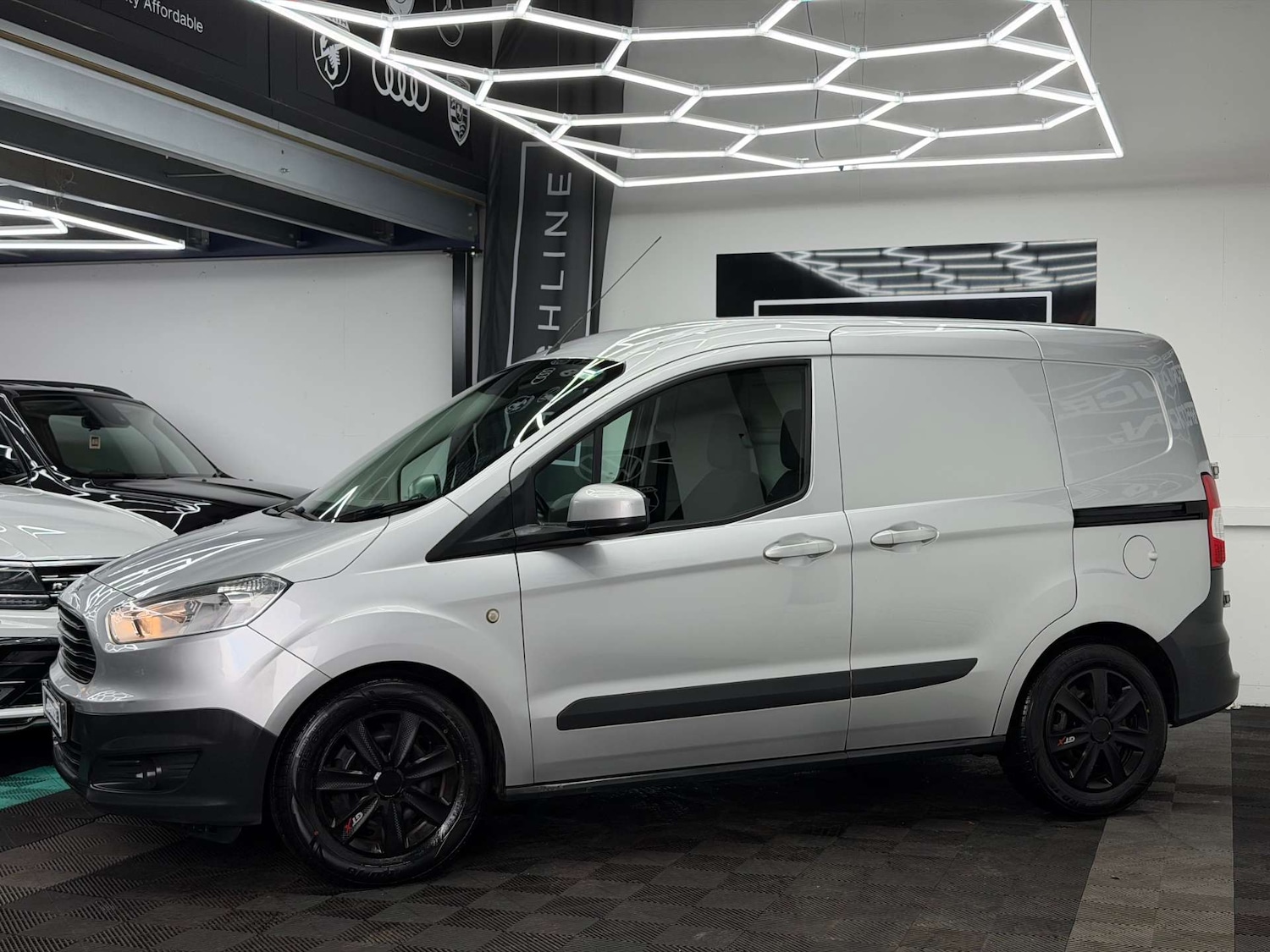 Used Ford Transit Courier 2015 for sale - 77400147: Photo 9
