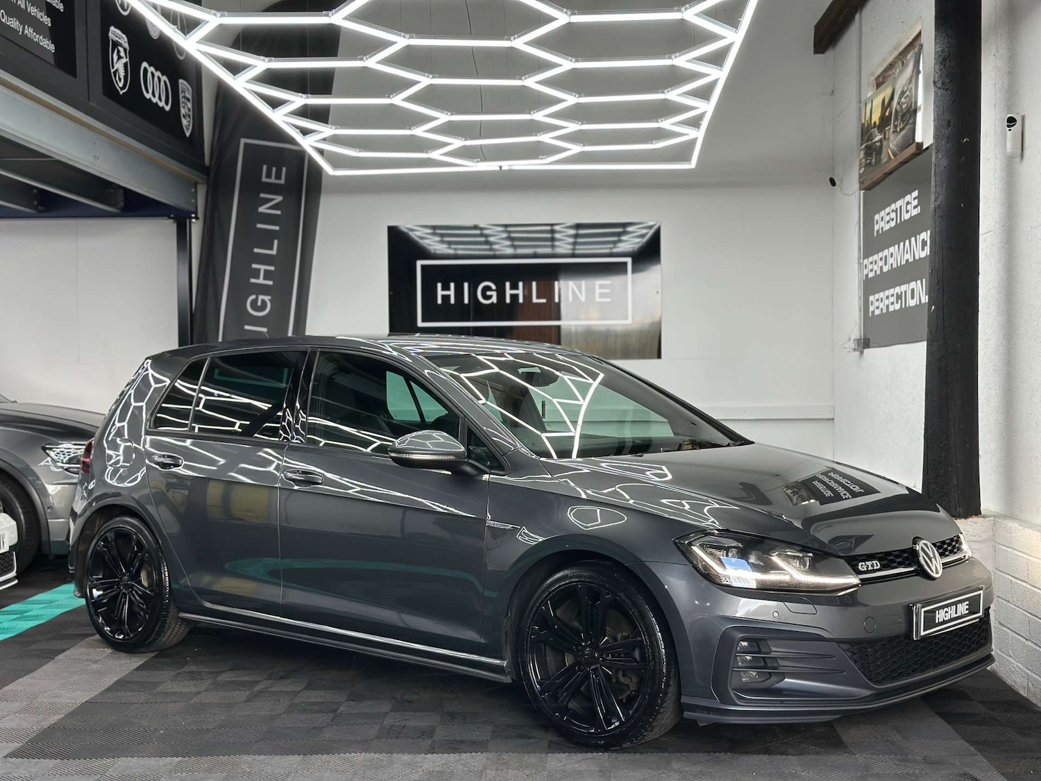 Used Volkswagen Golf 2017 for sale - 76625122: Photo 1