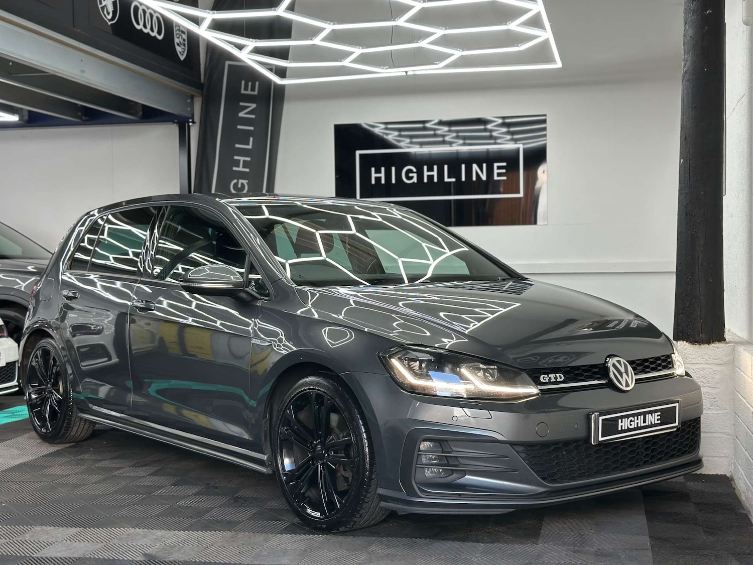 Used Volkswagen Golf 2017 for sale - 76625122: Photo 2