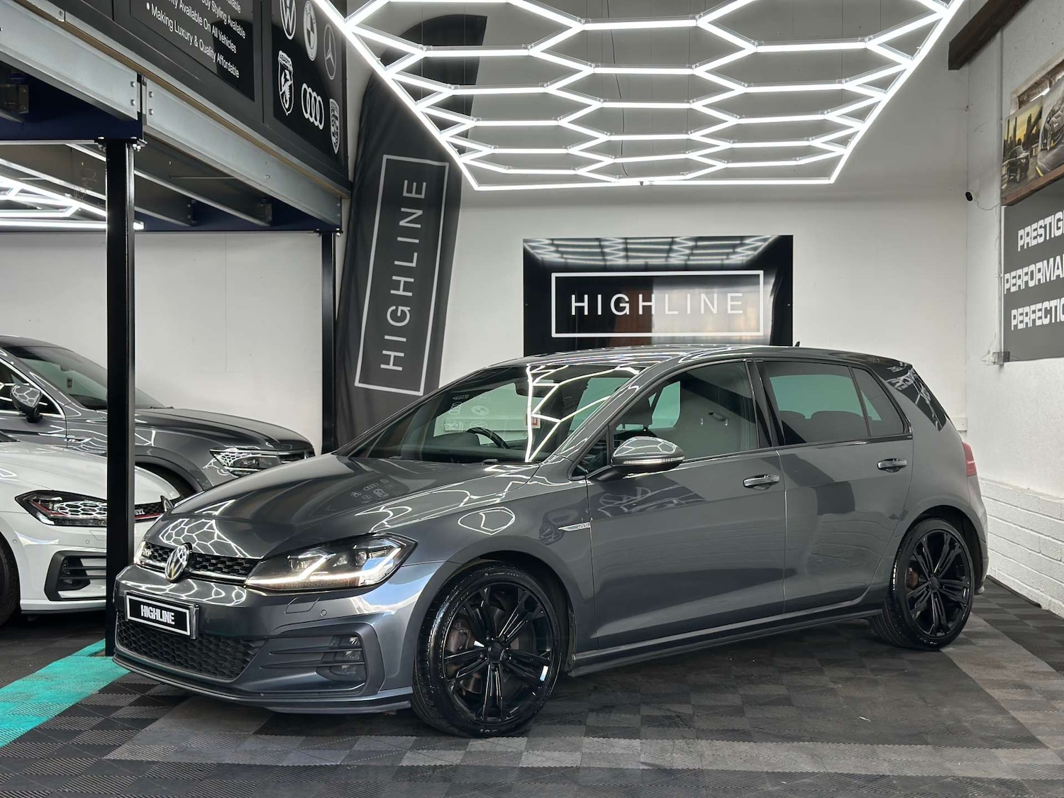 Used Volkswagen Golf 2017 for sale - 76625122: Photo 3