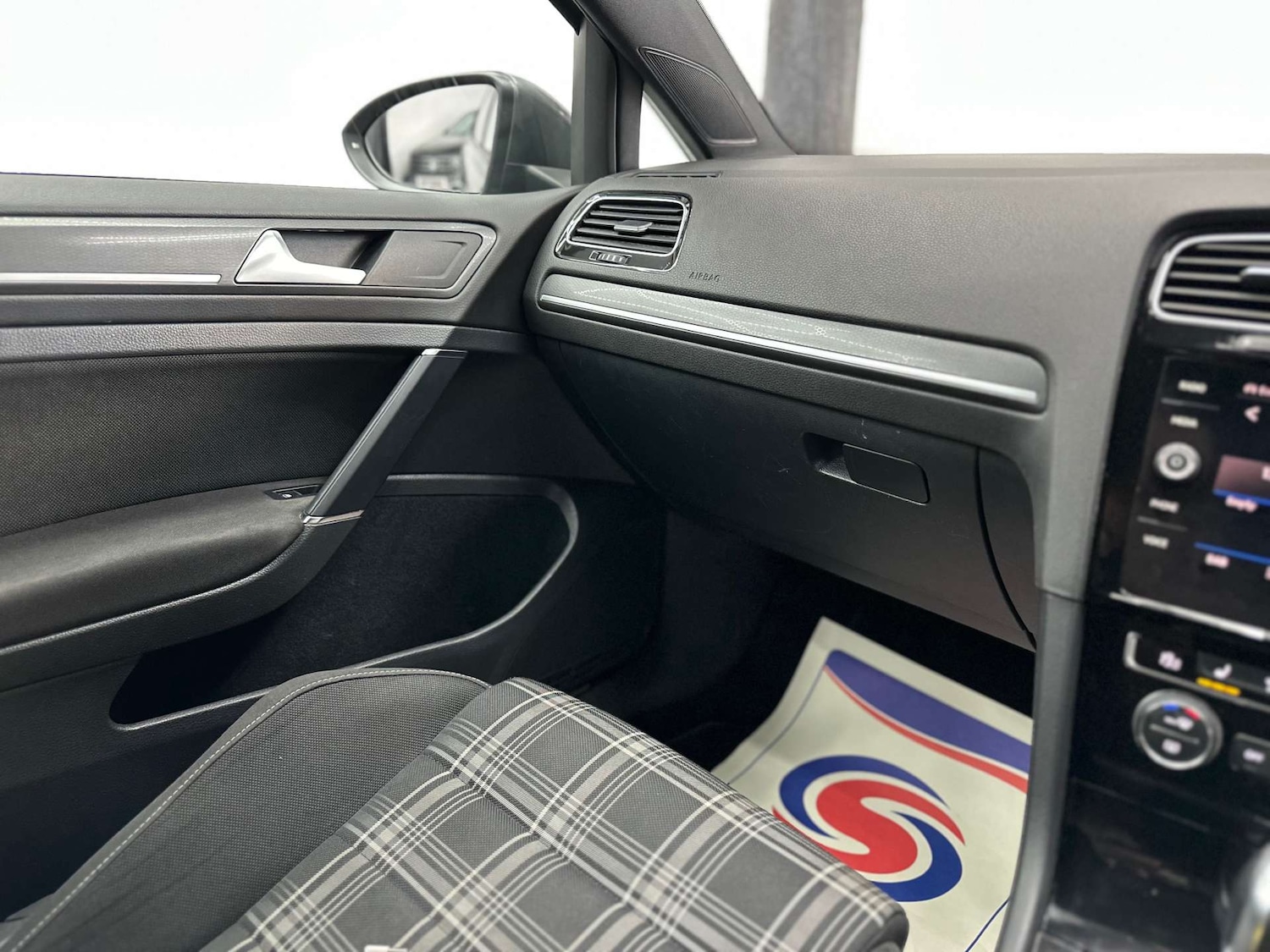 Used Volkswagen Golf 2017 for sale - 76625122: Photo 35