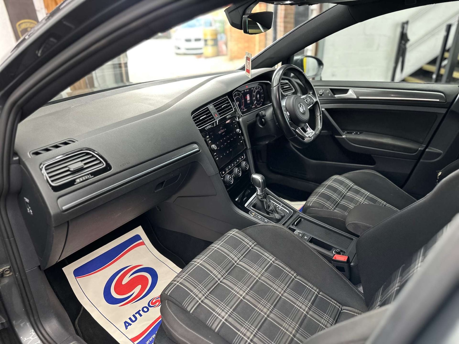 Used Volkswagen Golf 2017 for sale - 76625122: Photo 36