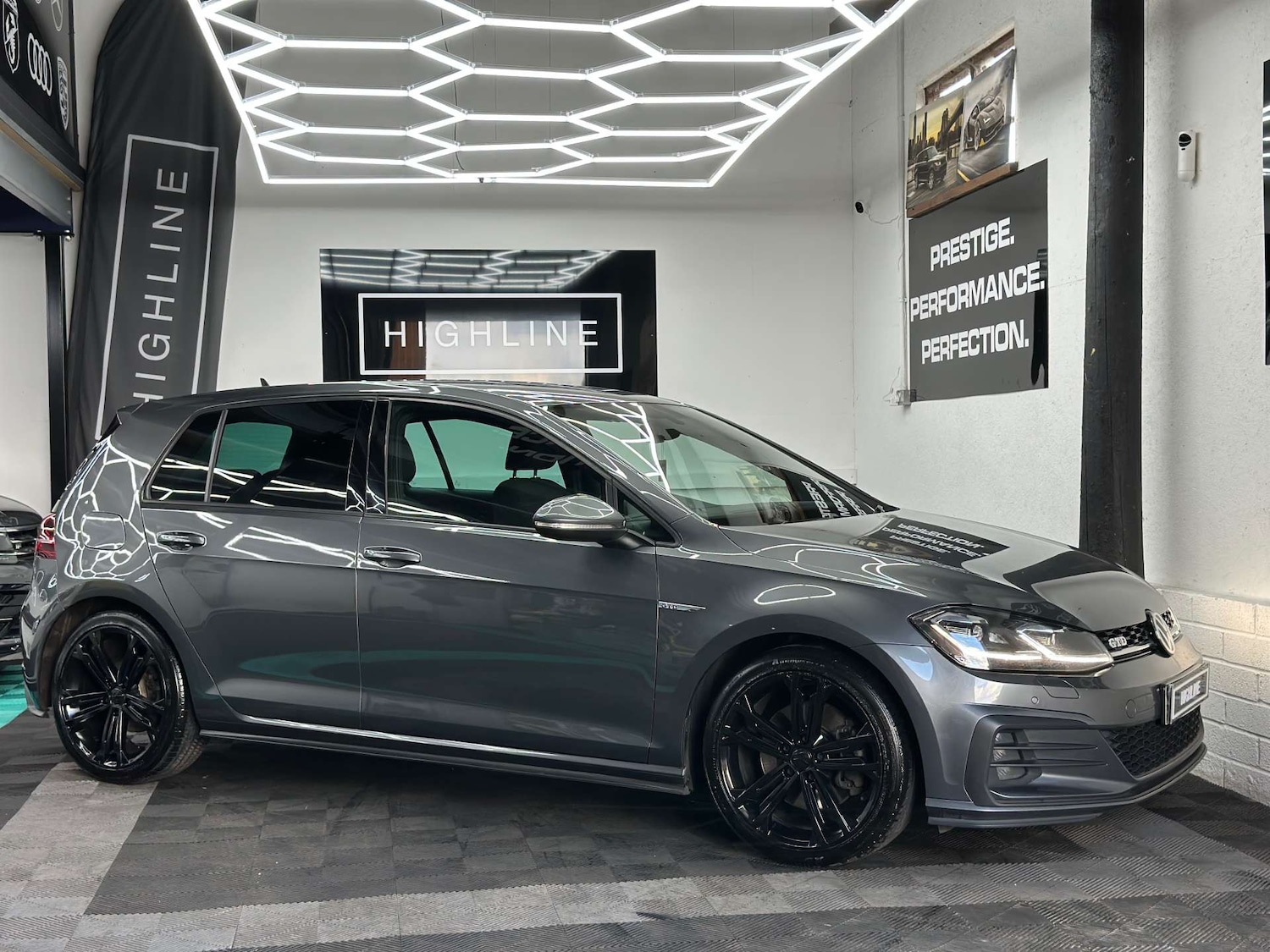 Used Volkswagen Golf 2017 for sale - 76625122: Photo 4