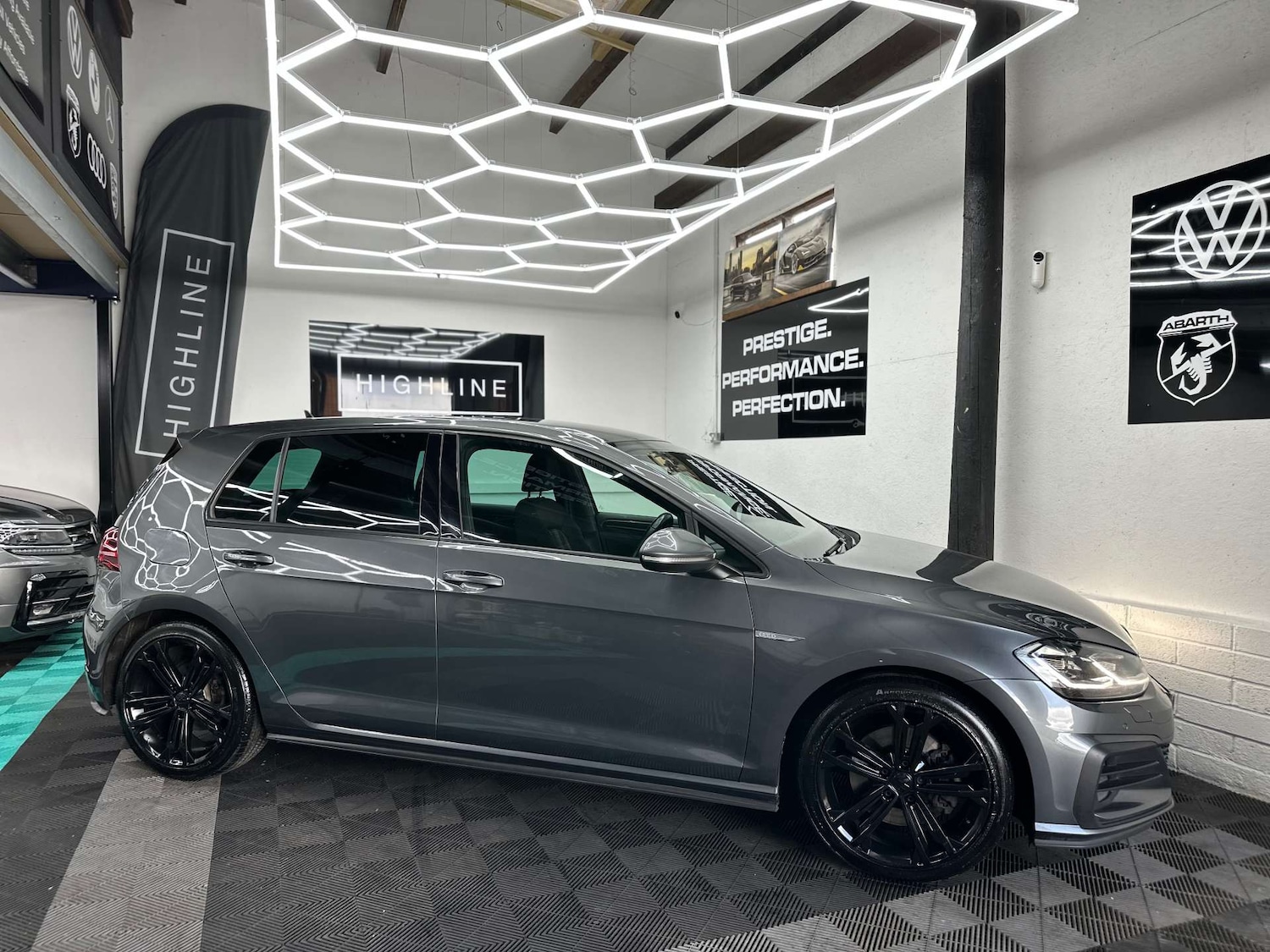 Used Volkswagen Golf 2017 for sale - 76625122: Photo 5