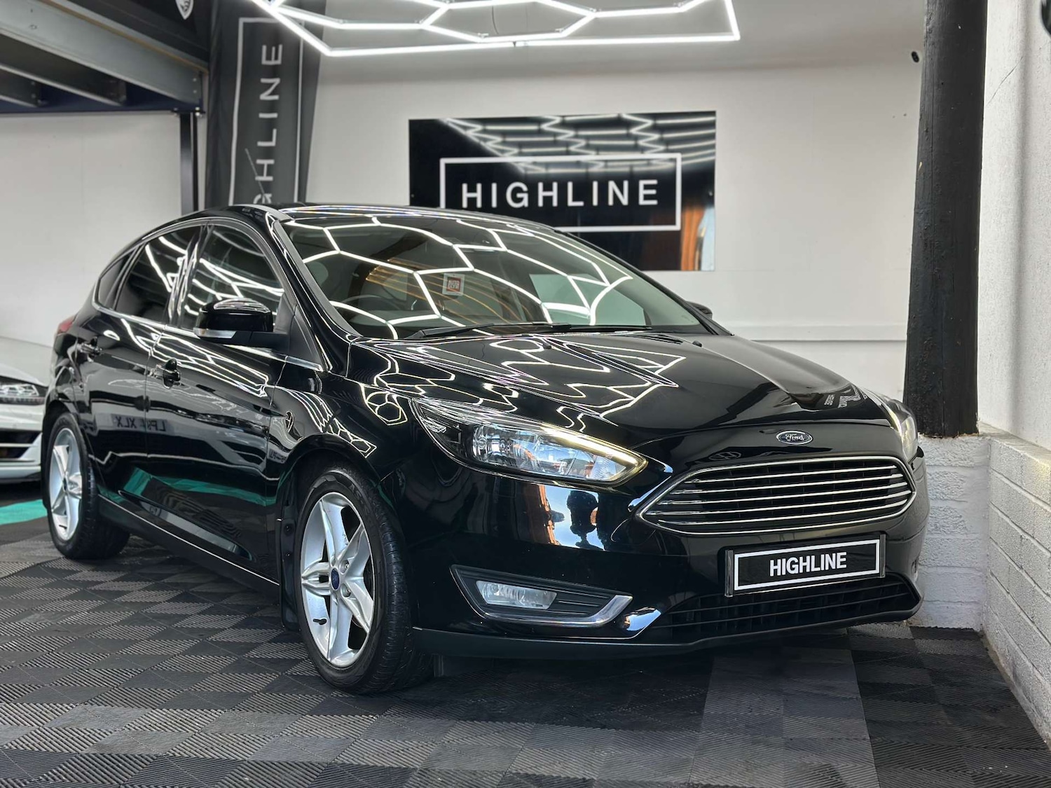 Used Ford Focus 2016 for sale - 76829860: Photo 2