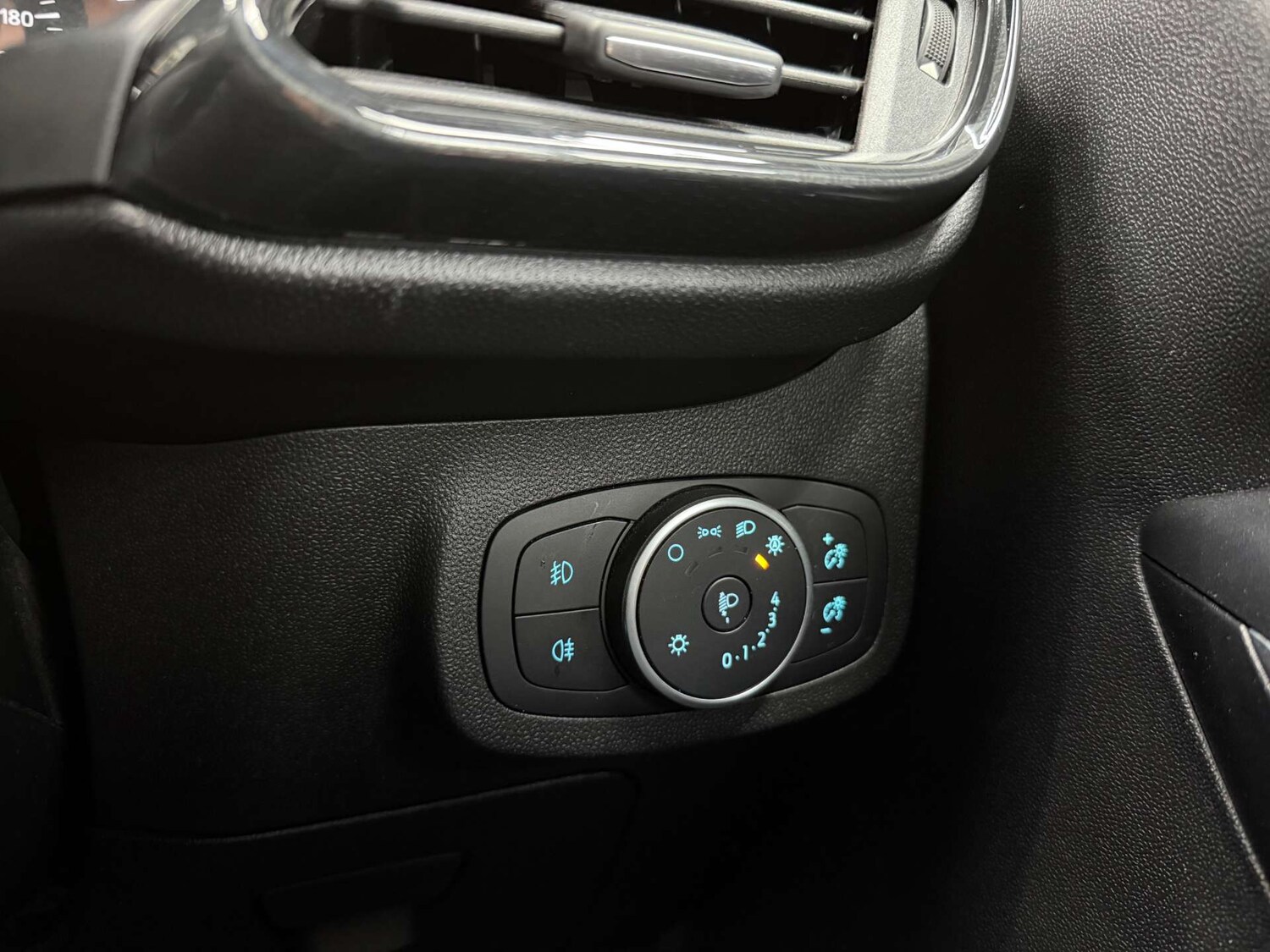 Used Ford Fiesta 2018 for sale - 77926998: Photo 20