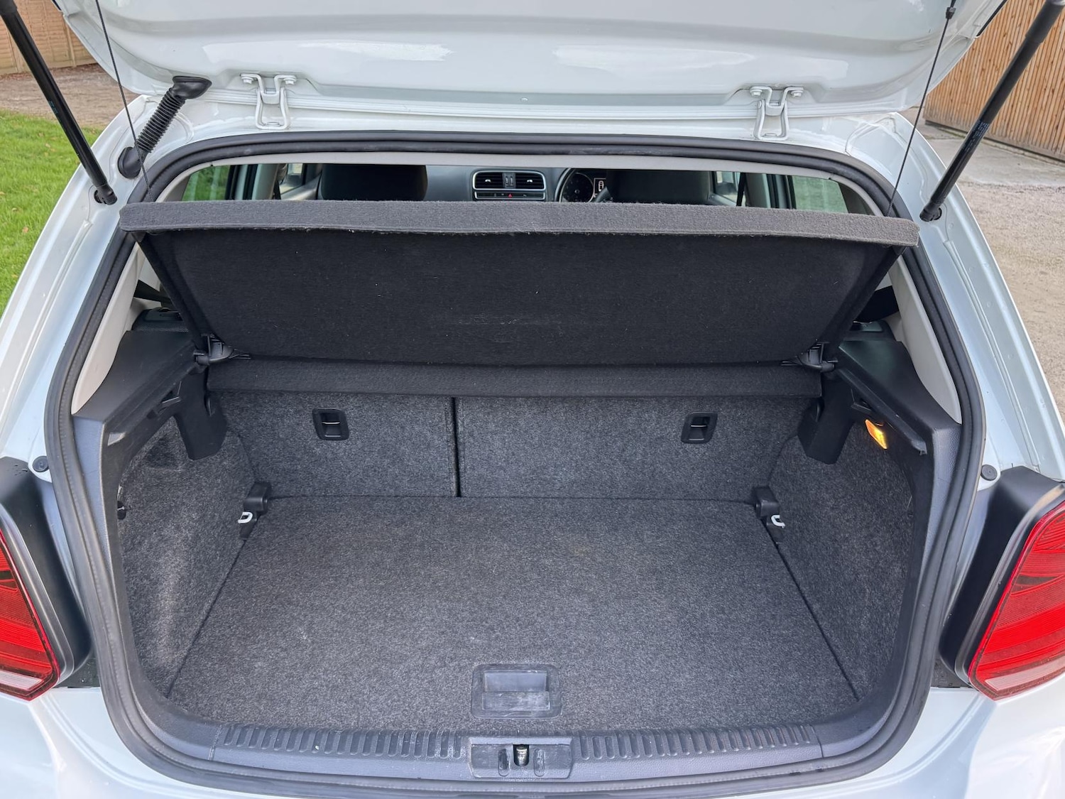 Used Volkswagen Polo 2016 for sale - 76634335: Photo 11