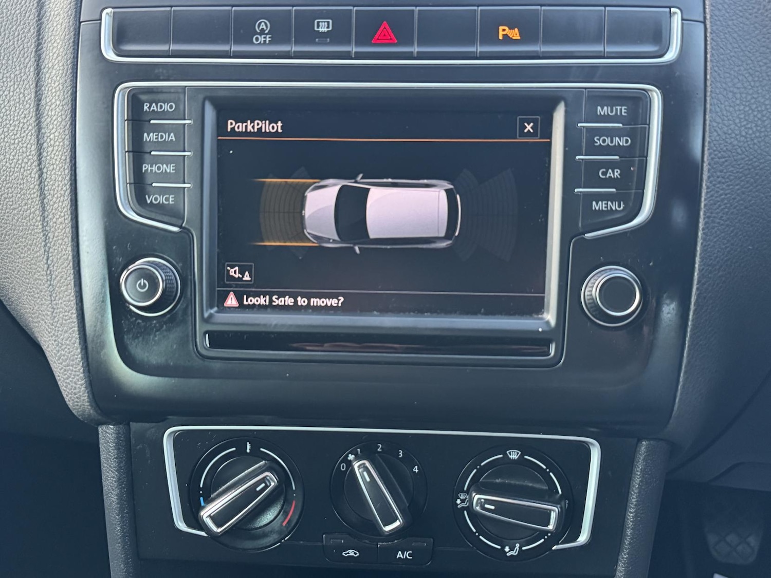 Used Volkswagen Polo 2016 for sale - 76634335: Photo 16