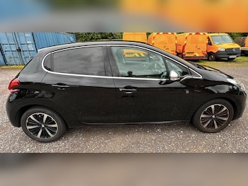 Used Peugeot 208 2018 for sale - 78821205: Photo