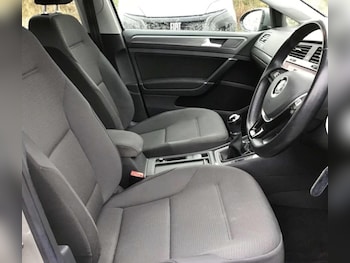 Used Volkswagen Golf 2017 for sale - 77085358: Photo