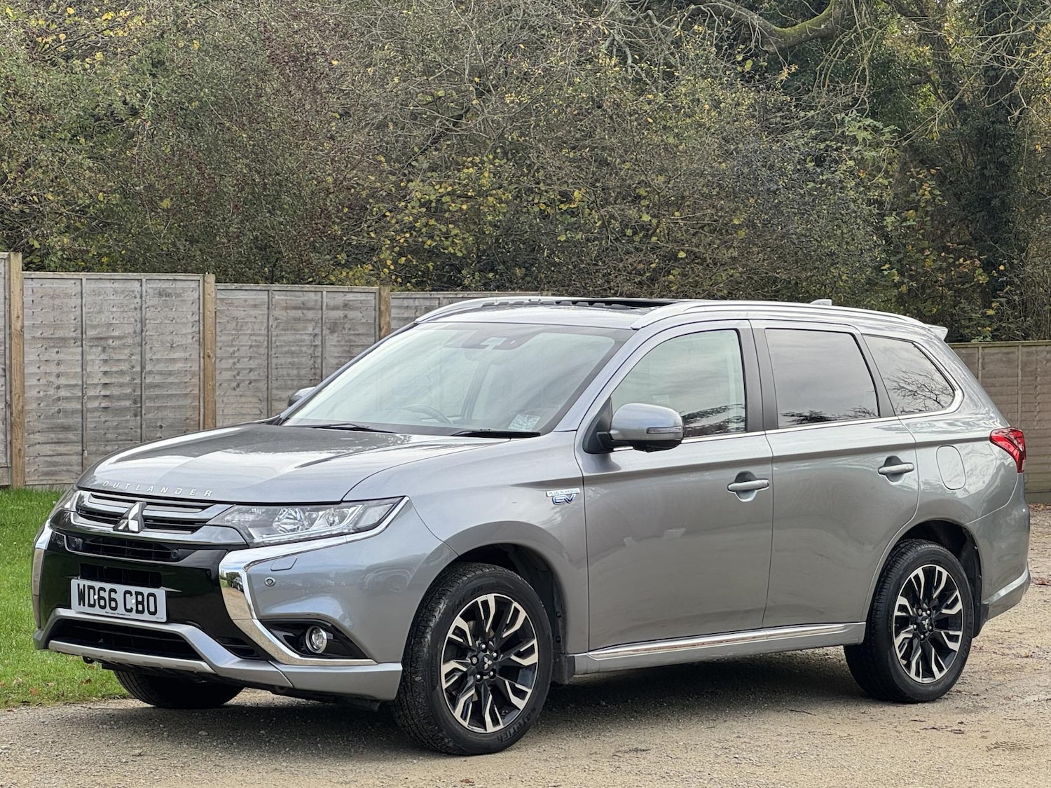 Used Mitsubishi Outlander 2017 for sale - 76634333: Photo 2