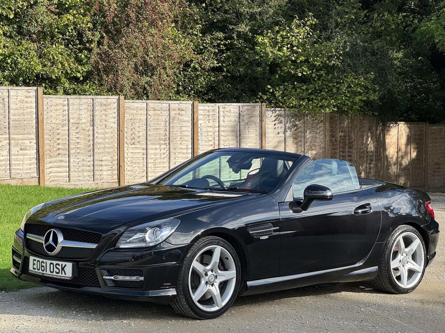 Used Mercedes-Benz SLK 2011 for sale - 76634330: Photo 2